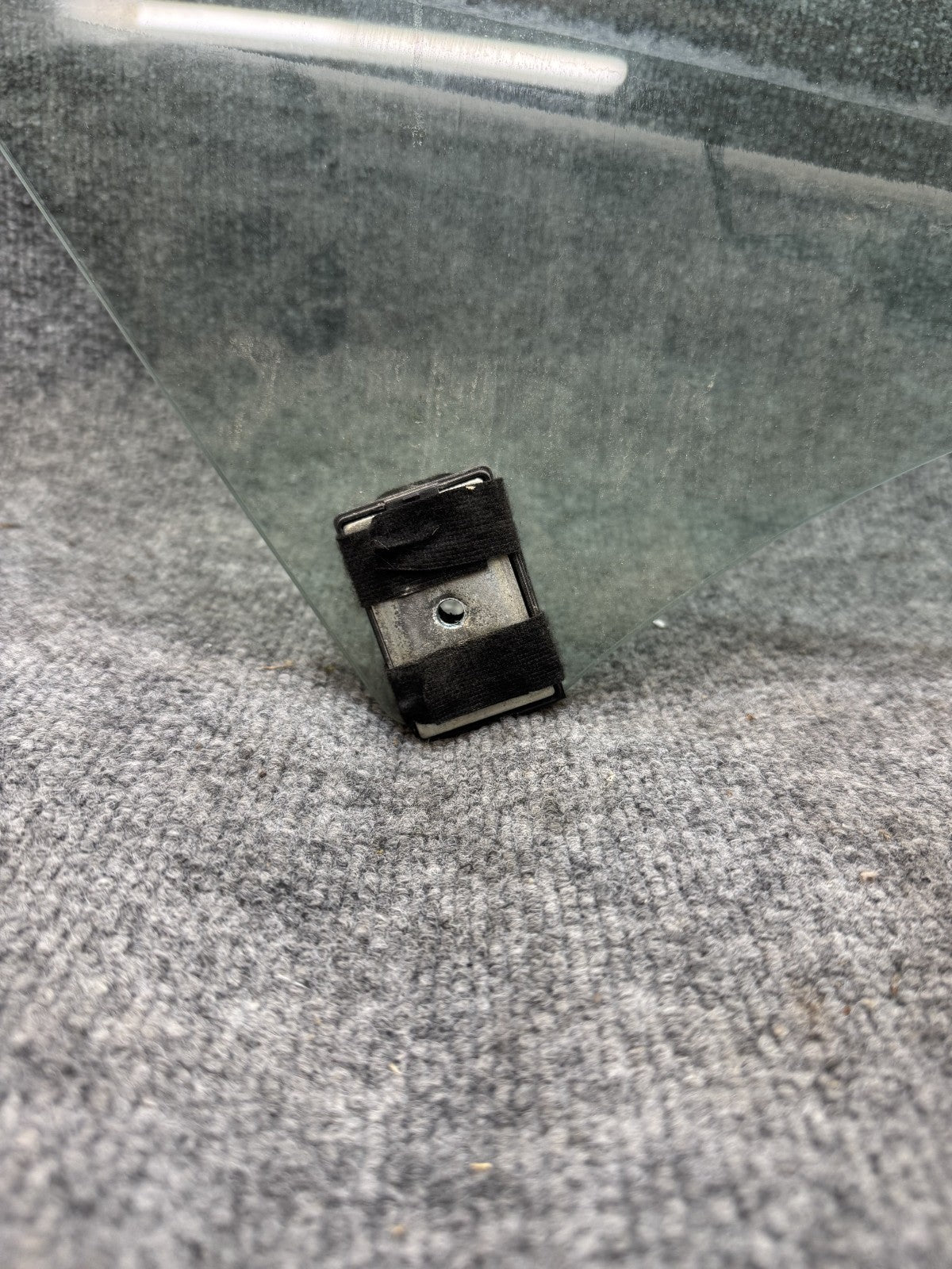 2017 – 2023 TESLA MODEL 3 FRONT RIGHT SIDE DOOR WINDOW GLASS OEM, 1568569-00-C