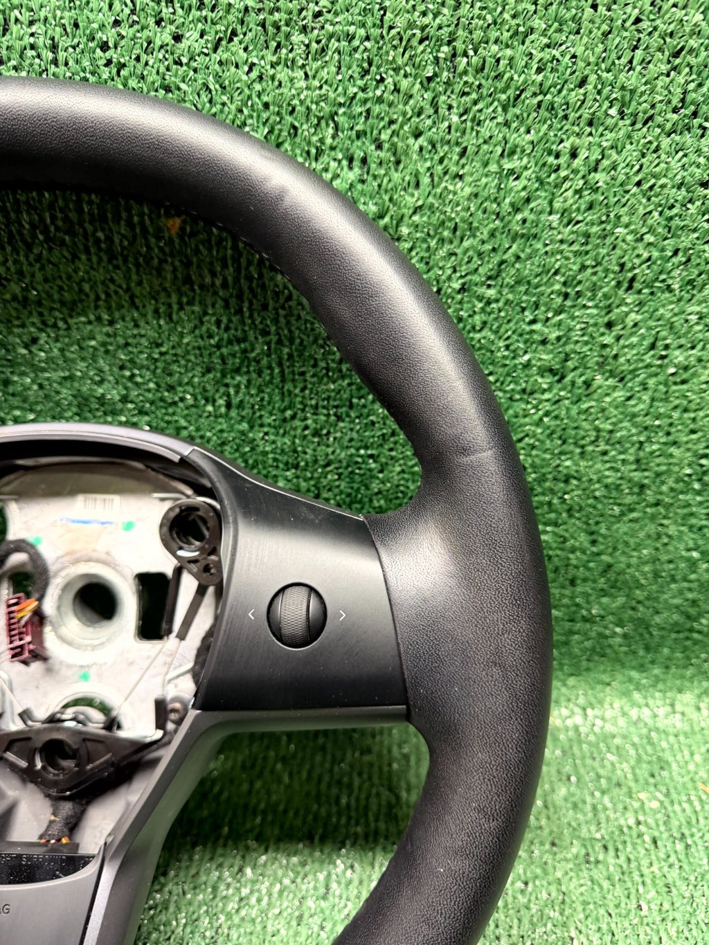 ♦️2020-2025 TESLA MODEL Y LEFT SIDE STEERING WHEEL LEATHER OEM, 1490214-00-B