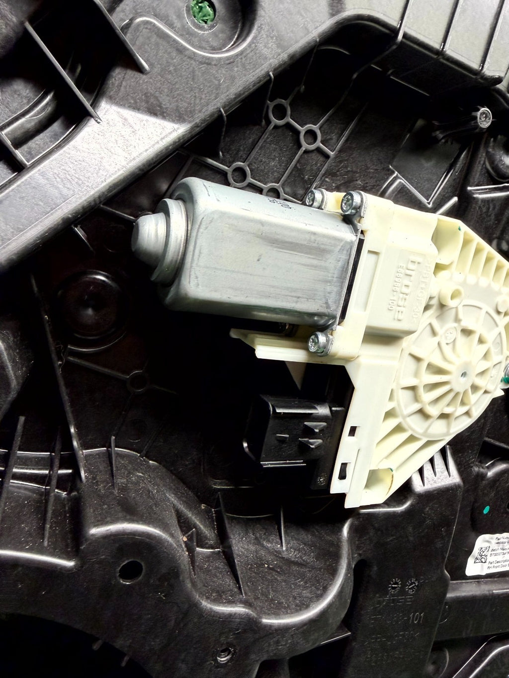 ♦️2020 - 2024 TESLA MODEL Y FRONT RIGHT WINDOW REGULATOR MOTOR OEM, 1495509-98-B