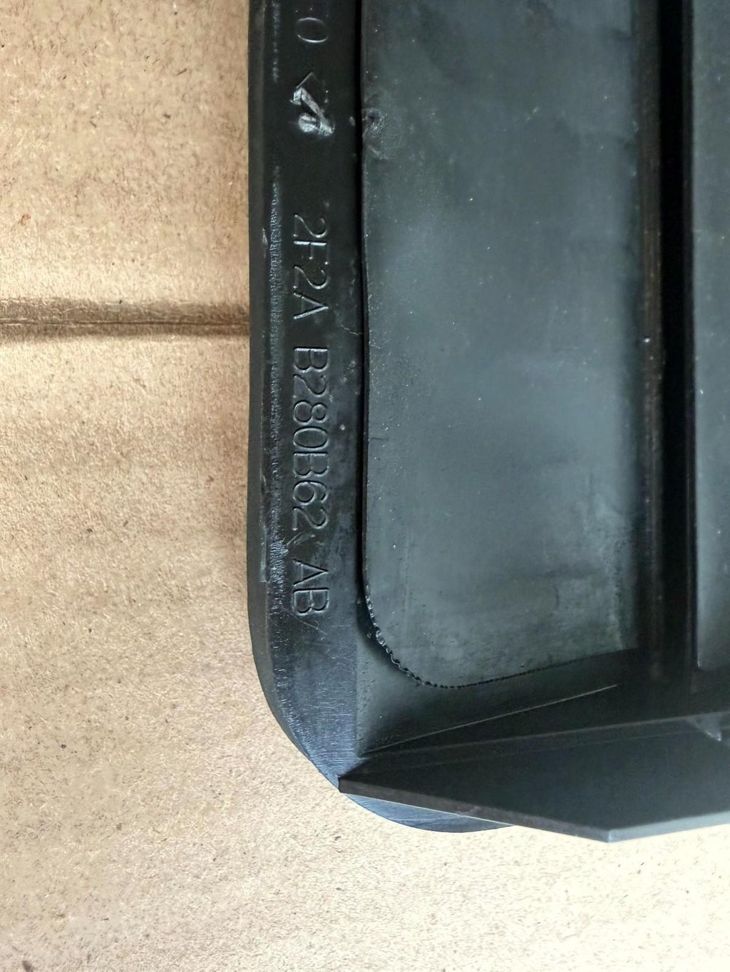 ♦️14-20 TESLA MODEL S REAR LEFT RUBBER FLAP AIR VENT GRILLE OEM, 2F2A-B280B62-AB