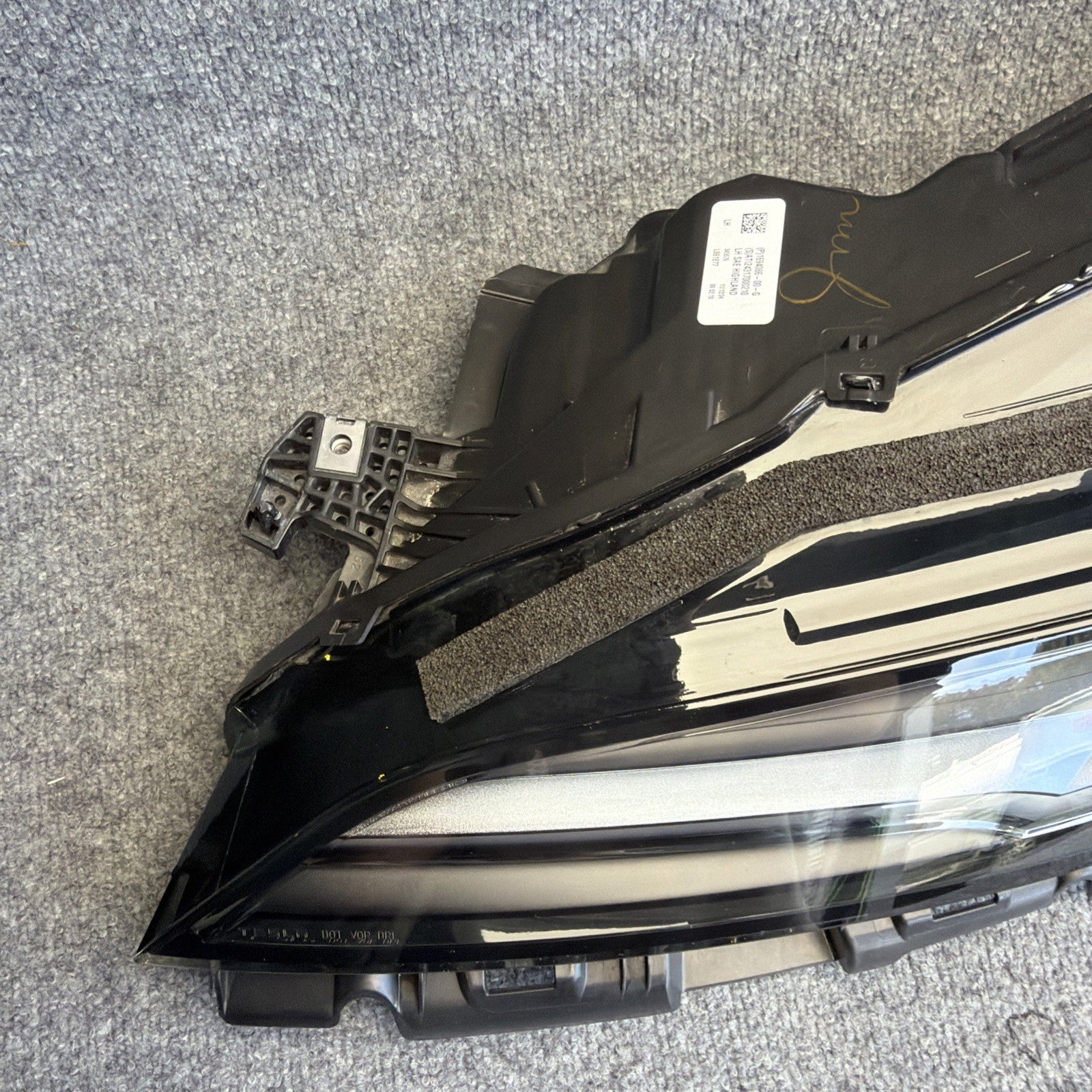 2024-2025 TESLA MODEL 3 HEADLIGHT OEM LEFT LH DRIVER SIDE LED 1694086-00-G