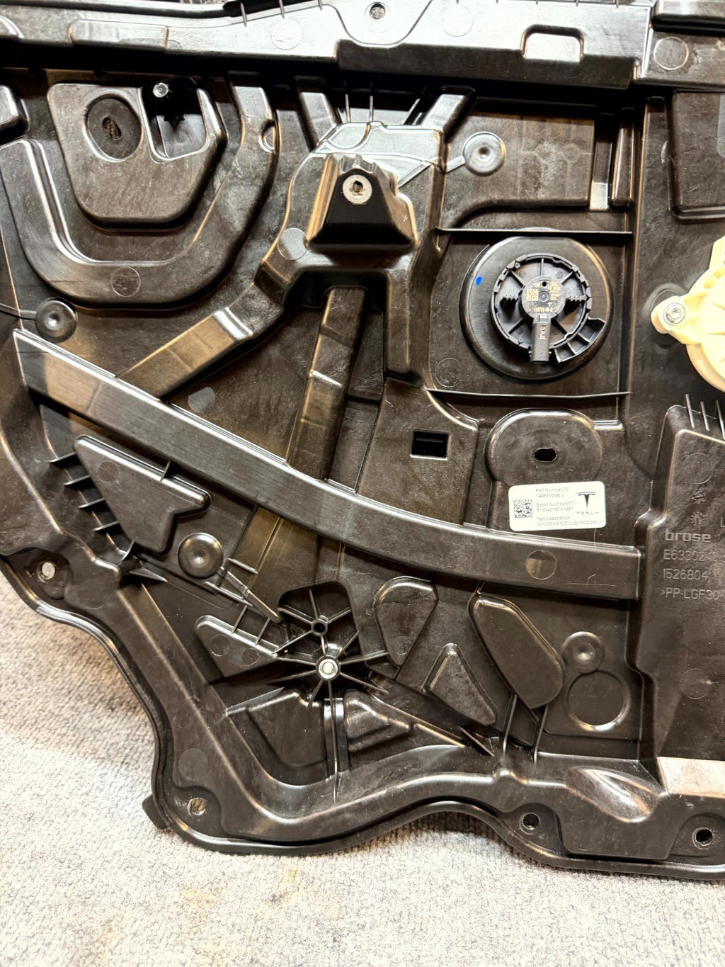 2020-2024 TESLA MODEL Y FRONT LEFT DOOR WINDOW REGULATOR & MOTOR OEM, 149551000J
