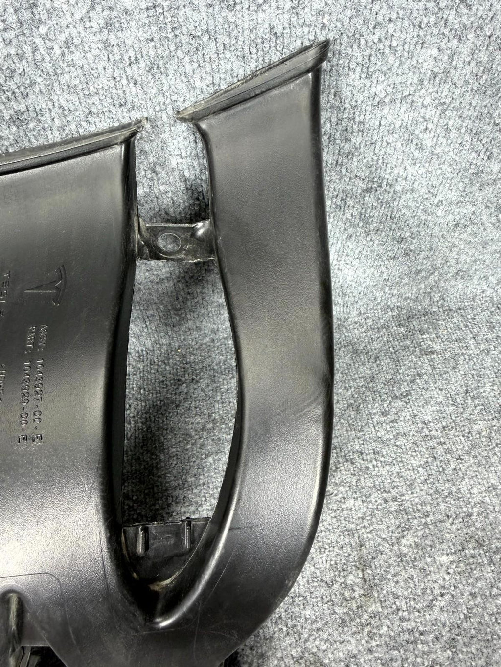 2016-2020 Tesla Model S Left Driver Side Air Duct Vent OEM, 1043927-00-E