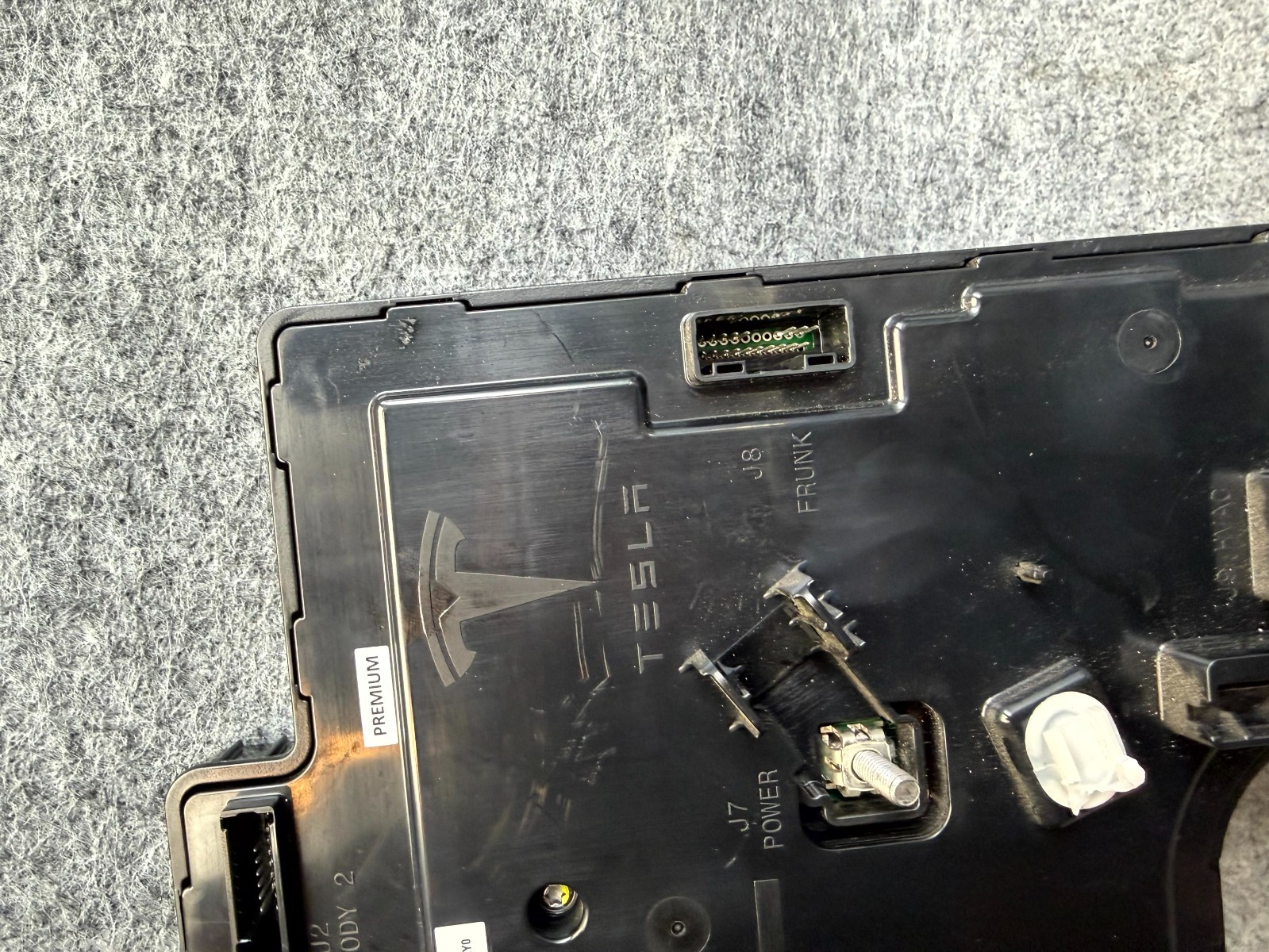 ♦️17-23 TESLA MODEL 3 FRONT LEFT SIDE VOLTAGE BODY CONTROL MODULE OEM, 107867300