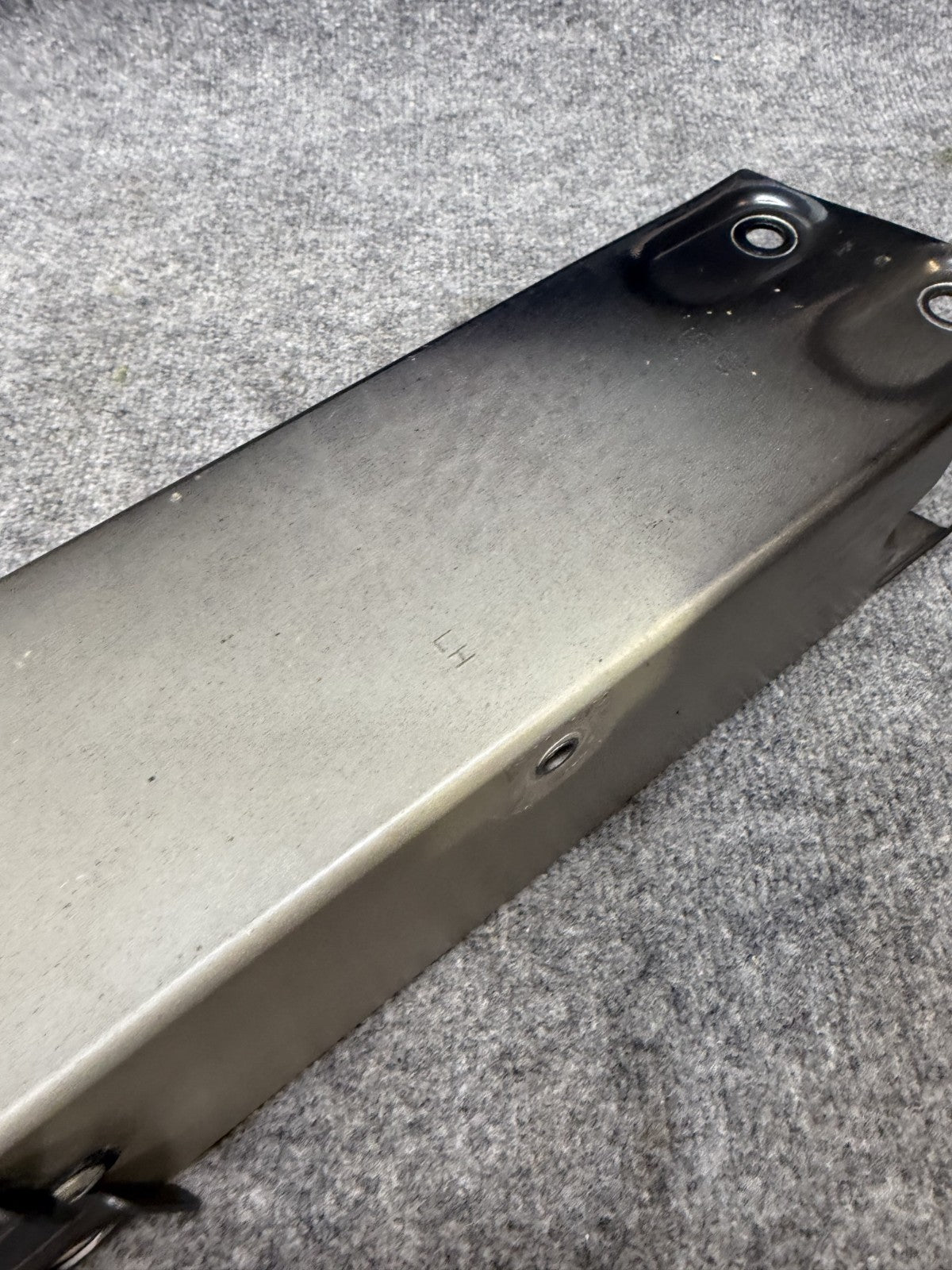 2020-2024 TESLA MODEL Y FRONT RIGHT SIDE EXTENSION RAIL BRACKET OEM,1487462-00-E