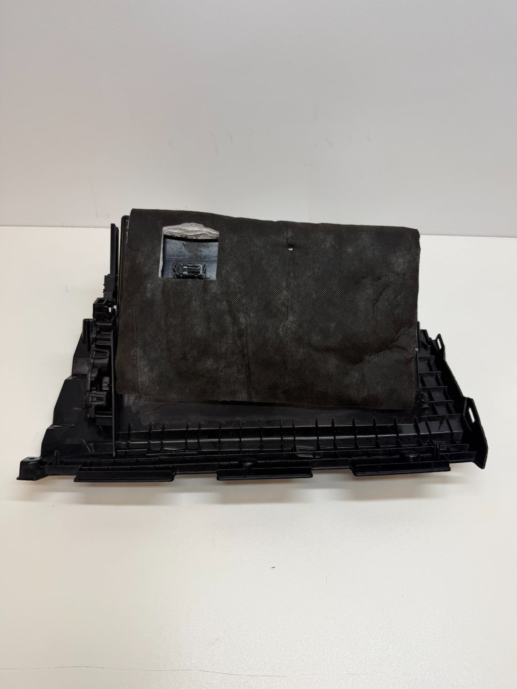 2016-2020 TESLA MODEL S DASH DASHBOARD GLOVE BOX STORAGE COMPARTMEN 1003327-14-P
