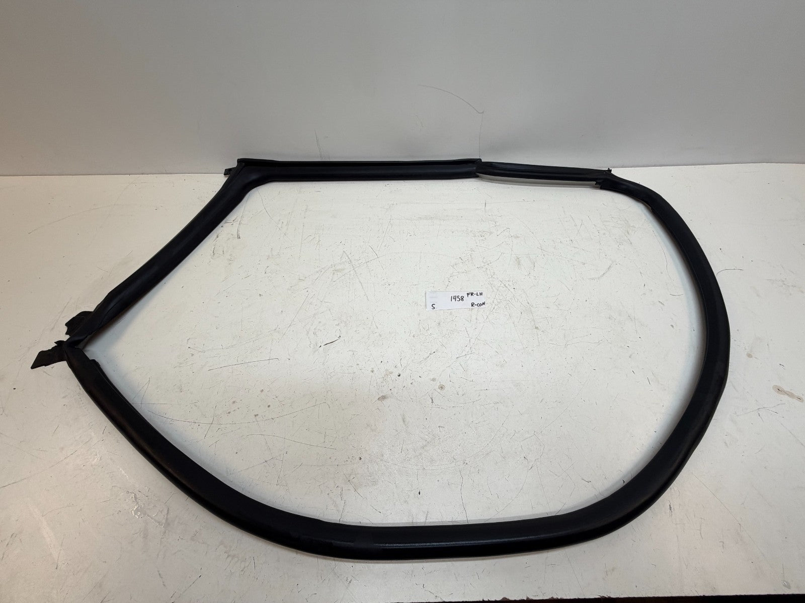 2012-2020 TESLA MODEL S FRONT LEFT DRIVER SIDE DOOR WEATHERSTRIP SEAL