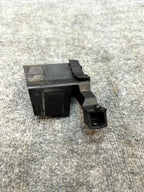 2020 - 2024 TESLA MODEL Y LEFT SIDE ROCKER PANEL BRACKET CLIP OEM, 1555376-00-C