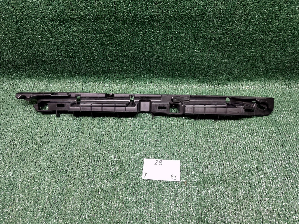 ♦️20-23 TESLA MODEL Y FRONT RIGHT SIDE LOWER 12V CABLE BRACKET OEM, 1521682-00-C