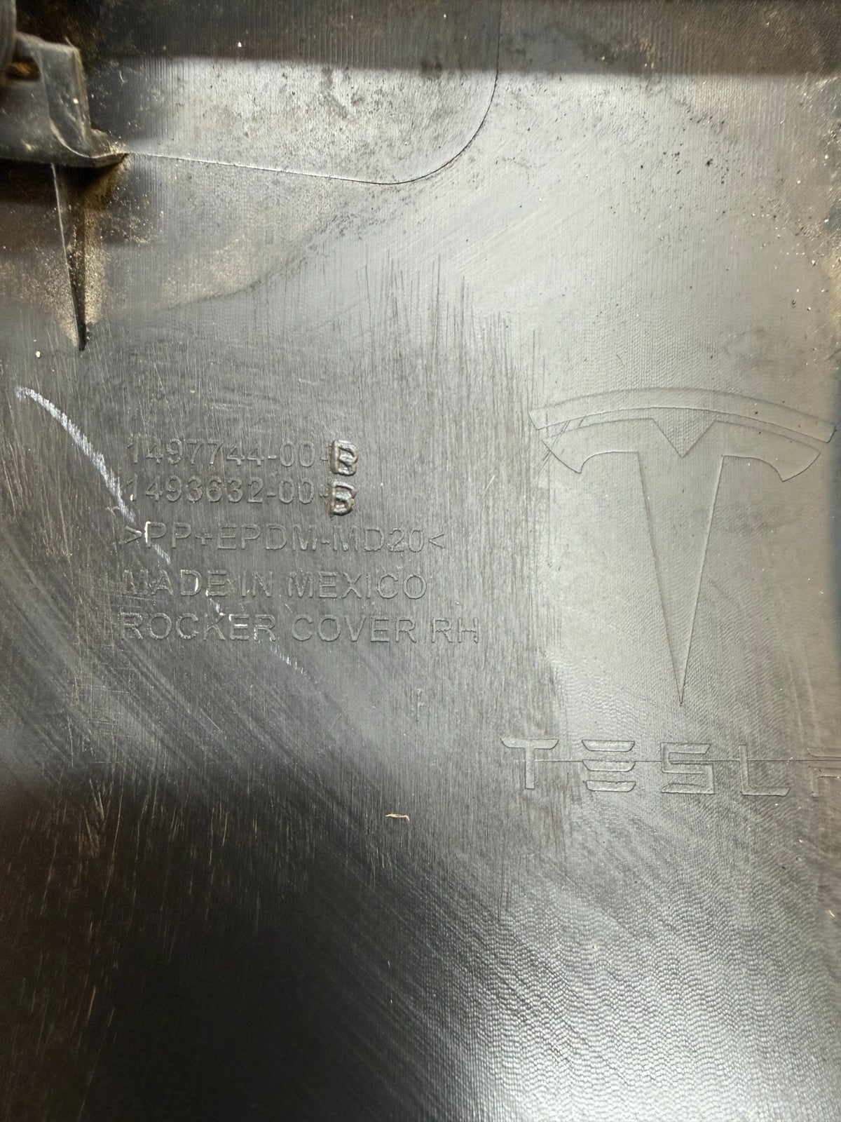 2020-24 TESLA MODEL Y RIGHT SIDE ROCKER MOLDING COVER PANEL 1497744-00-B