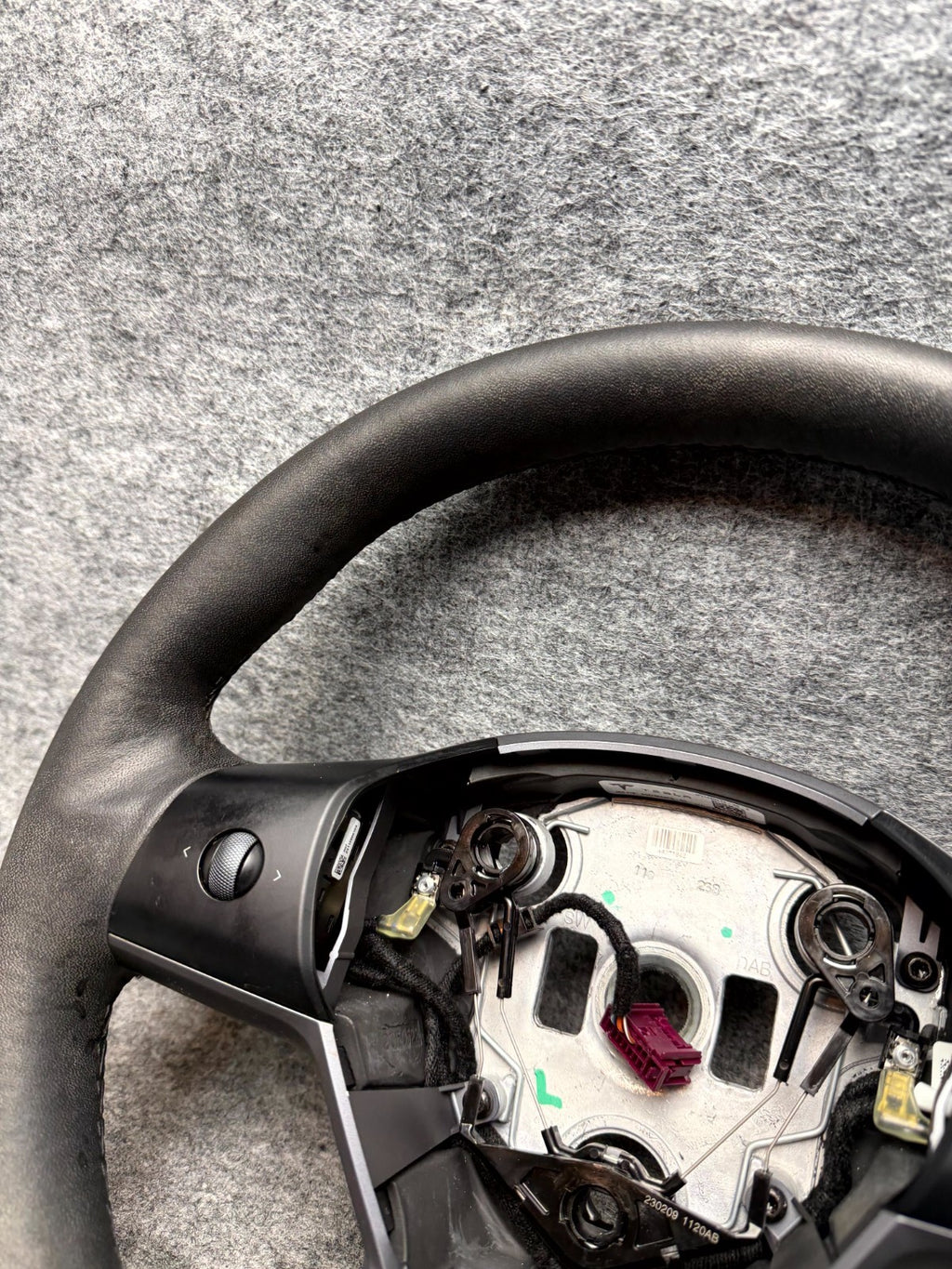 ♦️17-23 TESLA MODEL 3 STEERING WHEEL LEATHER W/ CONTROL SWITCH OEM, 1490214-00-B