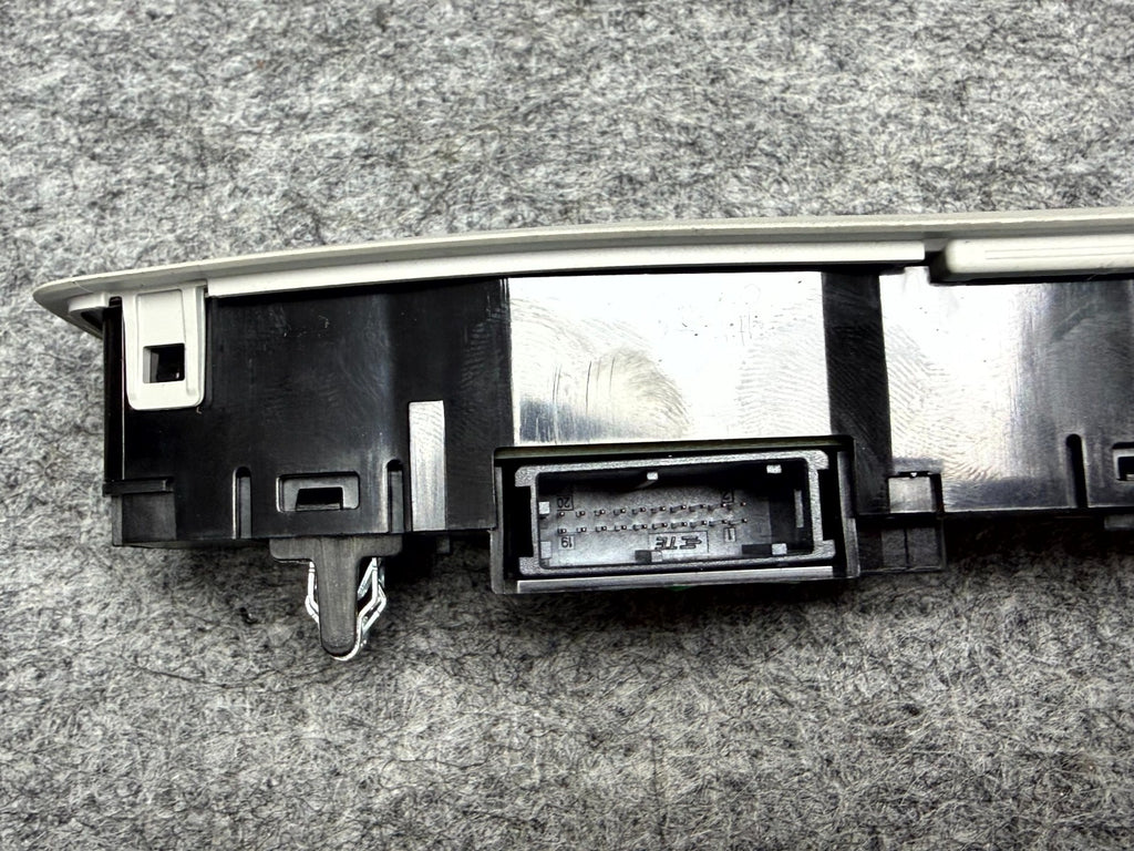♦️2017 – 2023 TESLA MODEL 3 FRONT OVERHEAD ROOF DOME LIGHT OEM, P1092573-00-K