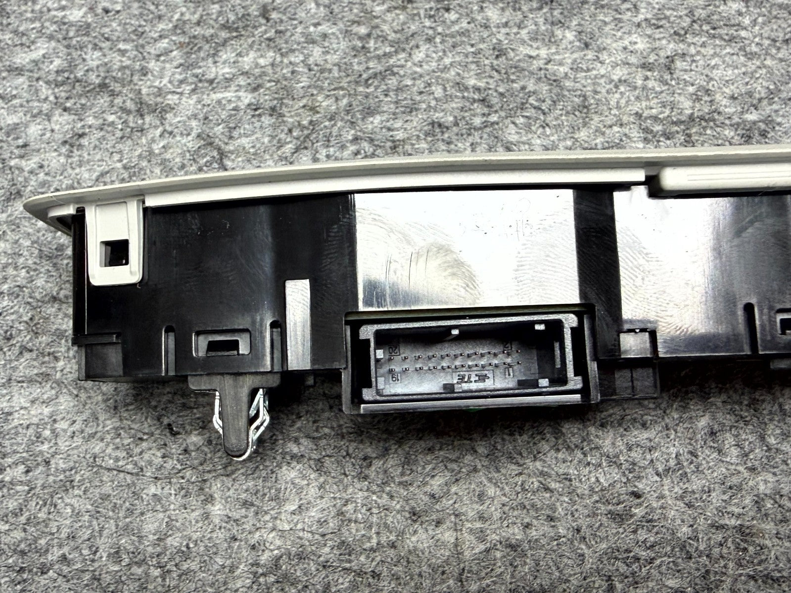 ♦️2017 – 2023 TESLA MODEL 3 FRONT OVERHEAD ROOF DOME LIGHT OEM, P1092573-00-K