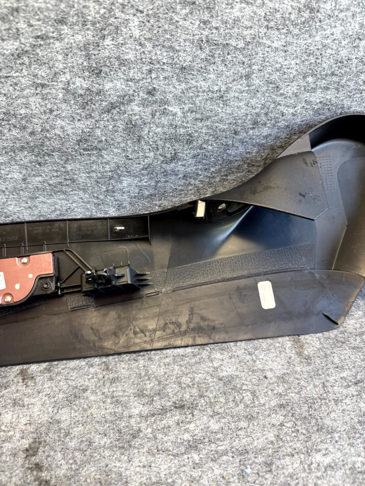 ♦️17–23 TESLA MODEL 3 FRONT RIGHT SEAT SWITCH OUTER TRIM COVER OEM, 1098349-00-G