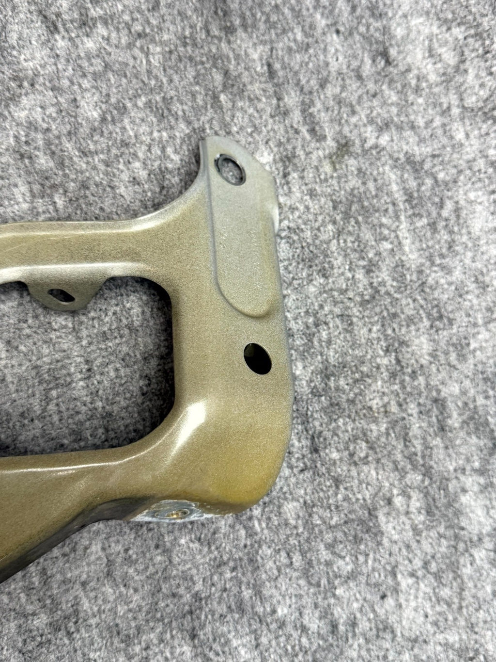 ♦️17–23 TESLA MODEL 3 FRONT RIGHT SIDE FENDER SUPPORT BRACKET OEM, 1086016-00-D