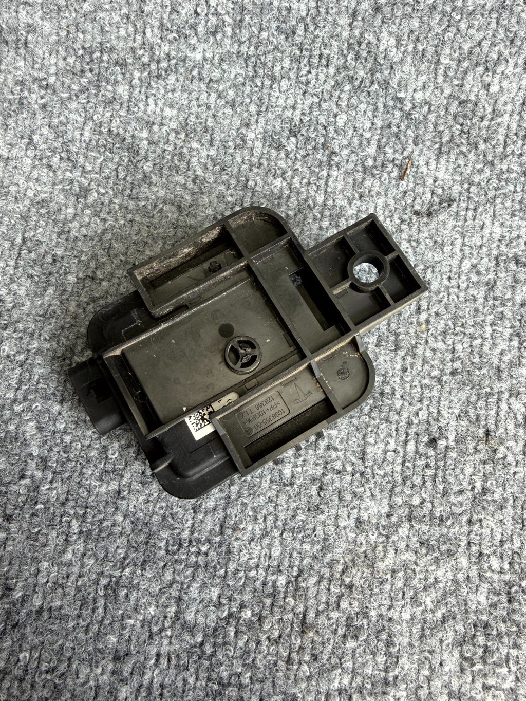 2017–2023 TESLA MODEL 3 HOMELINK GARAGE DOOR OPENER MODULE OEM, 1114984-00-B