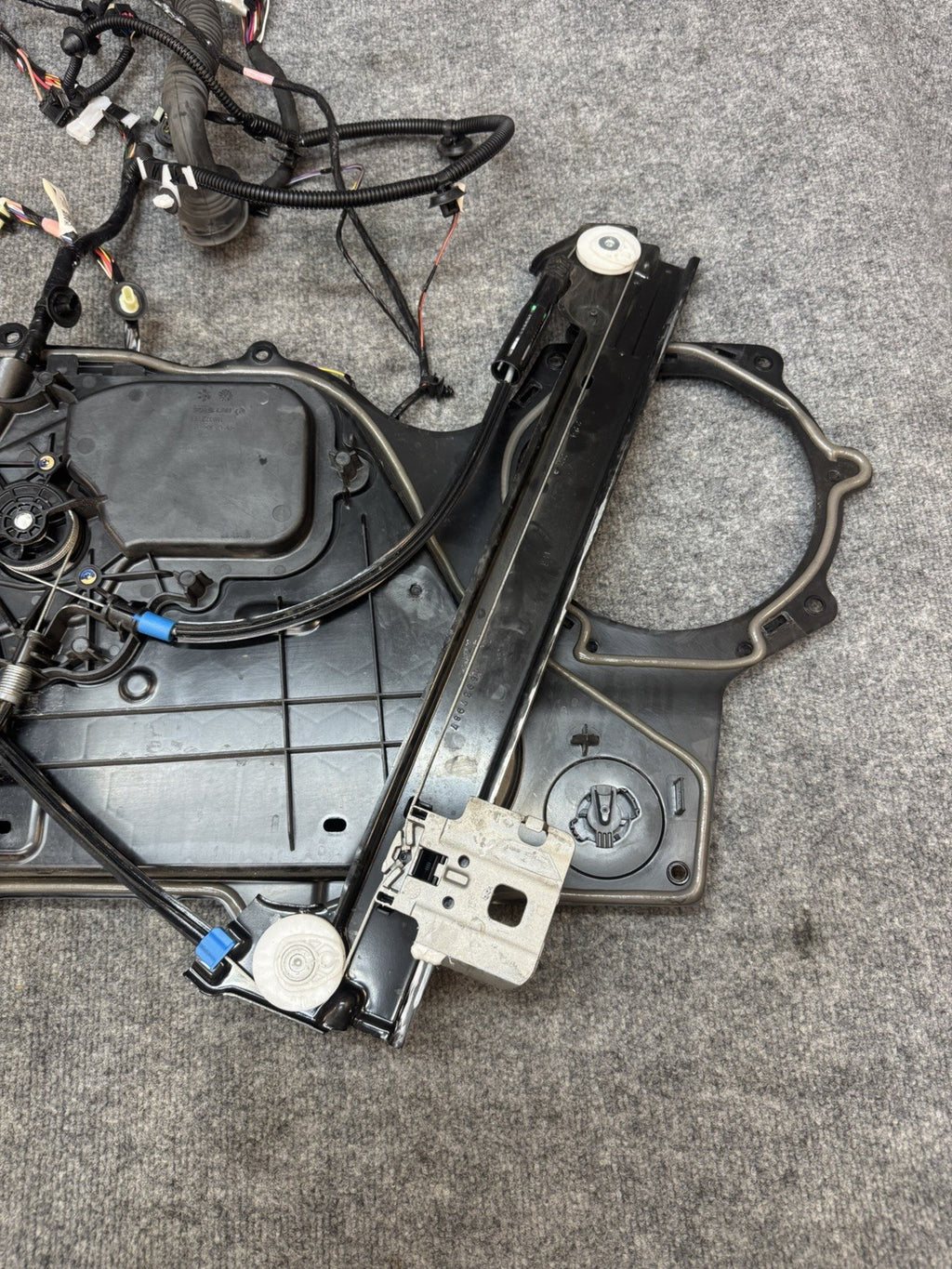 2017-2023 Tesla Model 3 Front Left Door Window Regulator & Motor 1096620-00-L