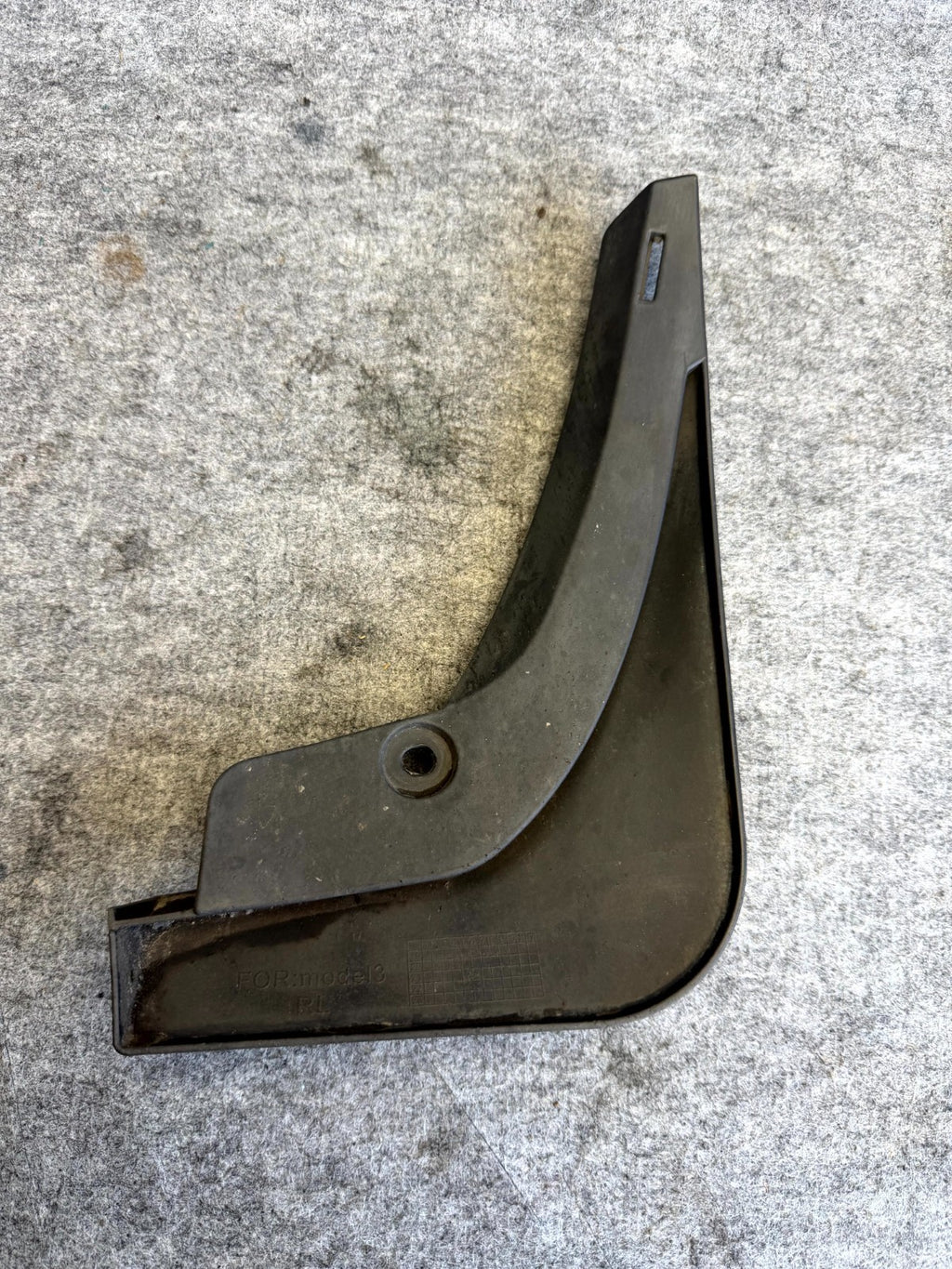 ♦️2017 - 2023 TESLA MODEL 3 REAR LEFT SIDE MUD GUARD FLAP TRIM OEM