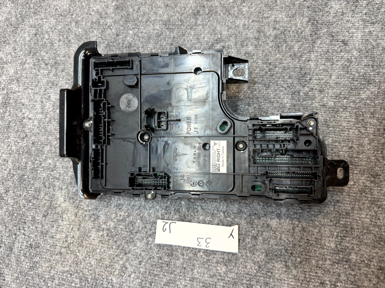 20-24 TESLA MODEL Y RIGHT LOW VOLTAGE CONTROLLER MODULE OEM, 1657650-40-A