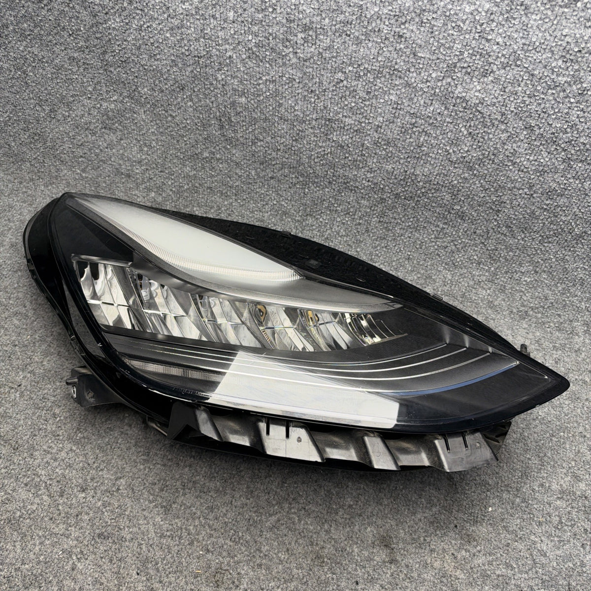 17-23 Tesla Model 3 Y Reflector LED Headlight RH Front Right 1077372-00-K OEM