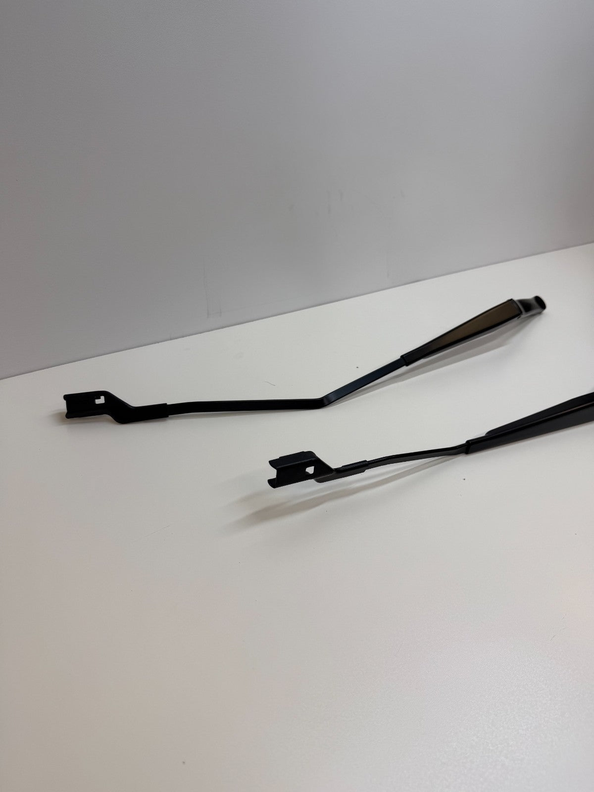 16-20 Tesla Model S Front Right Left Side Windshield Wiper Arm Set 6005951-00-C