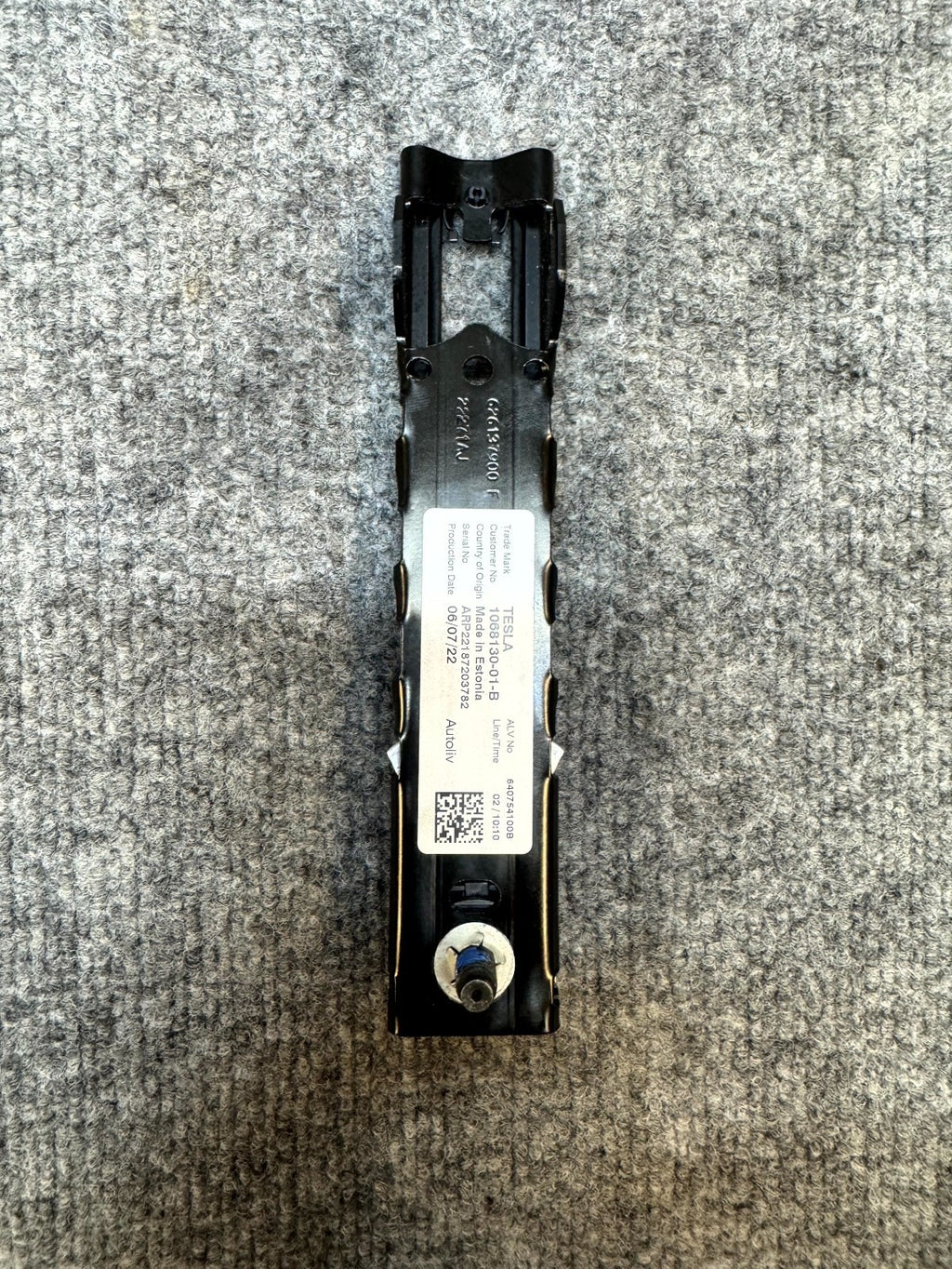 17-23 TESLA MODEL 3 FRONT LEFT/RIGHT SEAT BELT HEIGHT ADJUSTER OEM, 1068130-01-B