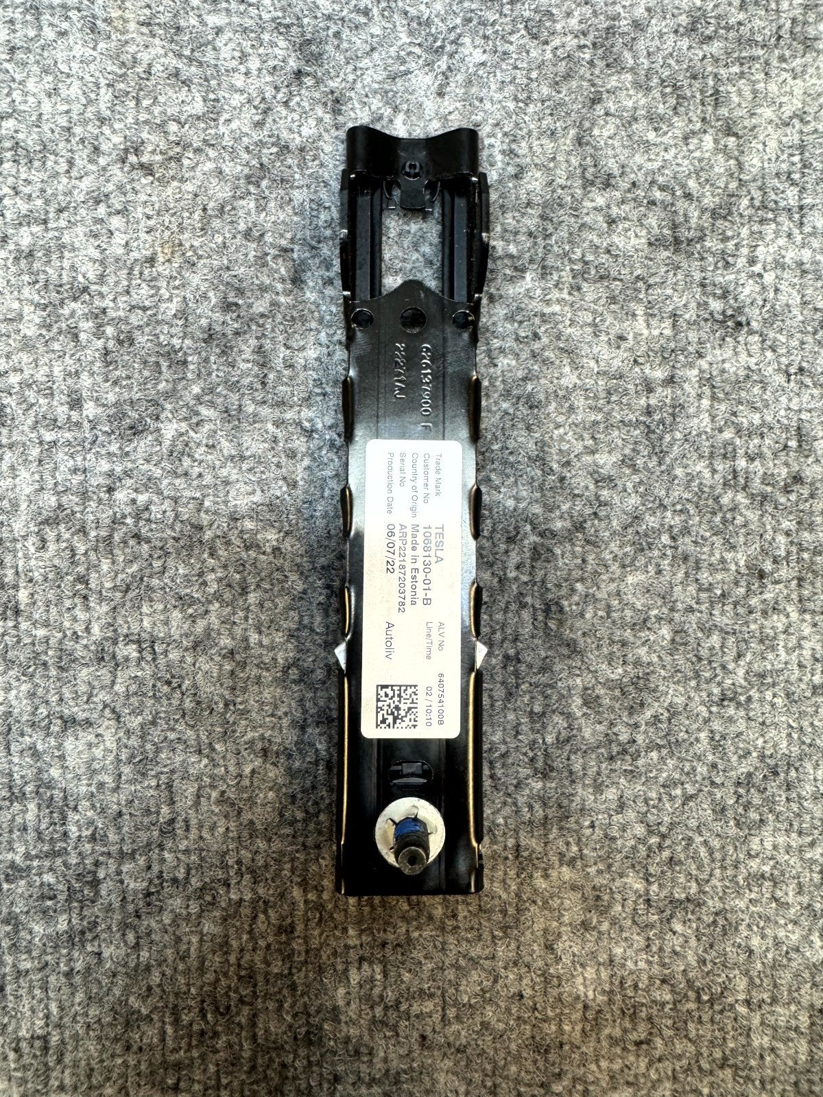 17-23 TESLA MODEL 3 FRONT LEFT/RIGHT SEAT BELT HEIGHT ADJUSTER OEM, 1068130-01-B