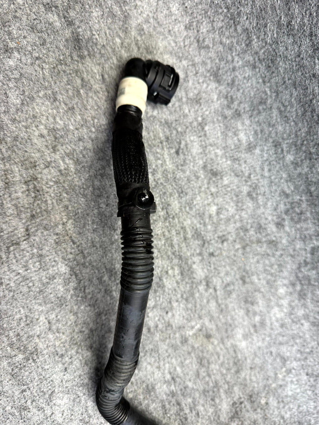 ♦️17-23 TESLA MODEL 3 FRONT RADIATOR OUTLET COOLING PIPE HOSE OEM, 1077589-00-E