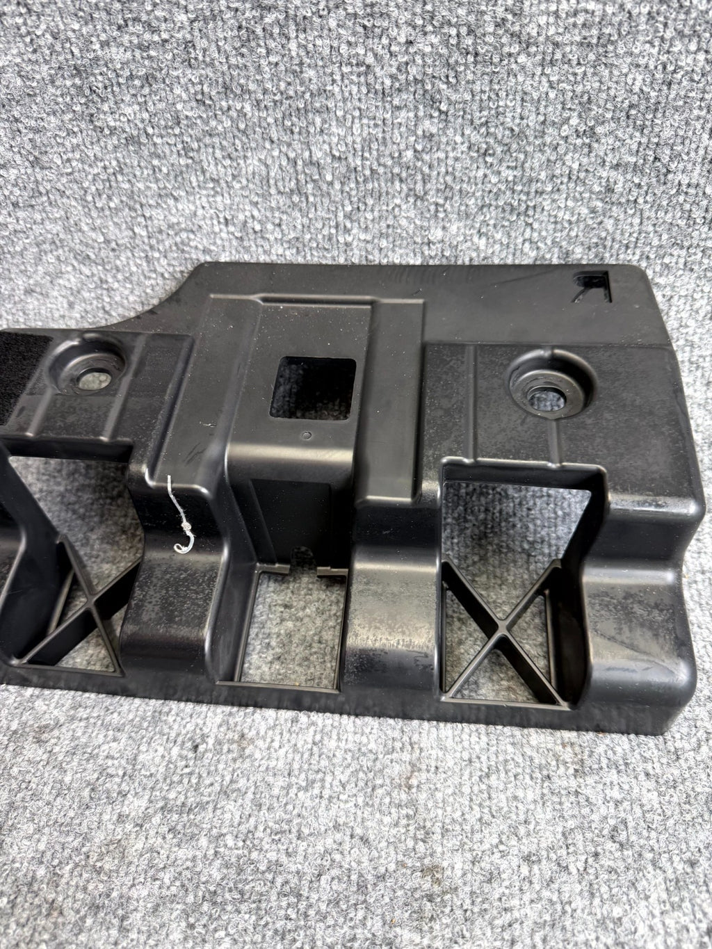 2017-2023 TESLA MODEL 3 REAR RIGHT TRUNK FLOOR SUPPORT BRACKET OEM, 1089617-00-D