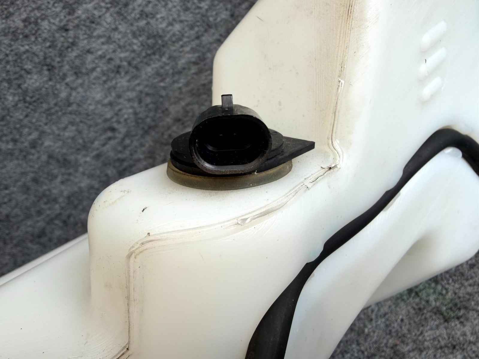 ♦️2012 - 2016 TESLA MODEL S WINDSHIELD WASHER RESERVOIR TANK OEM, 1005400-00-B