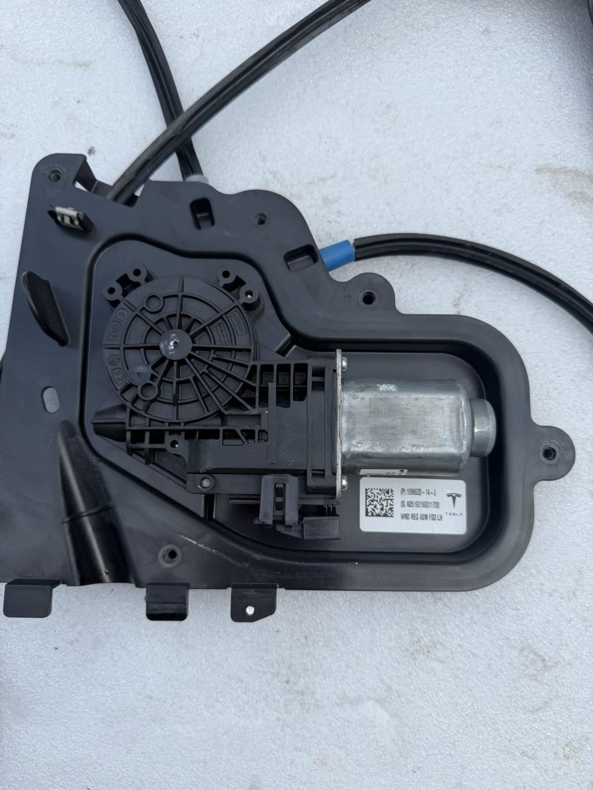 ♦️17-23 TESLA MODEL 3 FRONT LEFT DOOR WINDOW REGULATOR & MOTOR  OEM,1096620-14-J