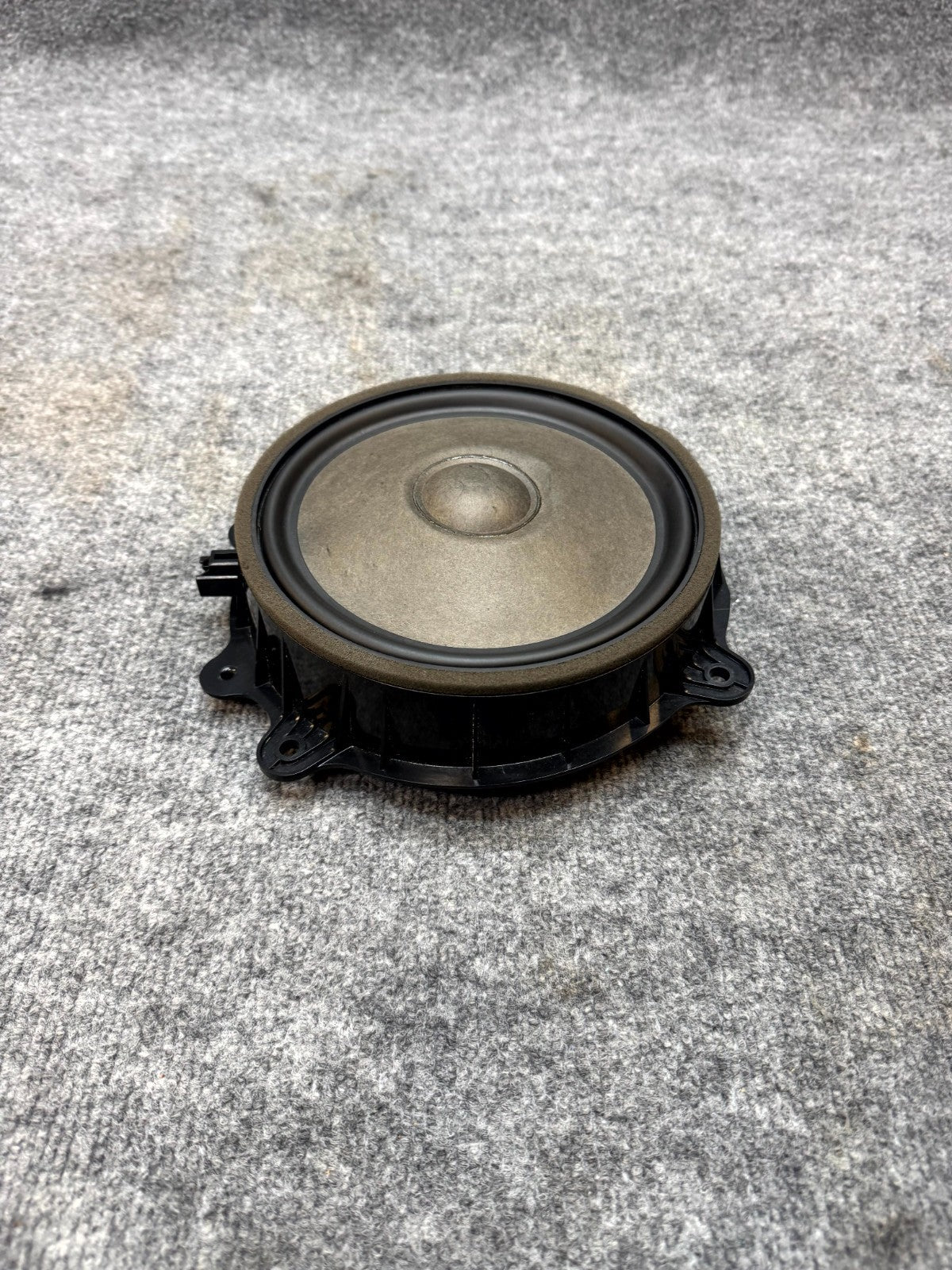 2020 - 2024 TESLA MODEL Y FRONT LEFT / RIGHT SIDE DOOR SPEAKER OEM, 1079744-00-E