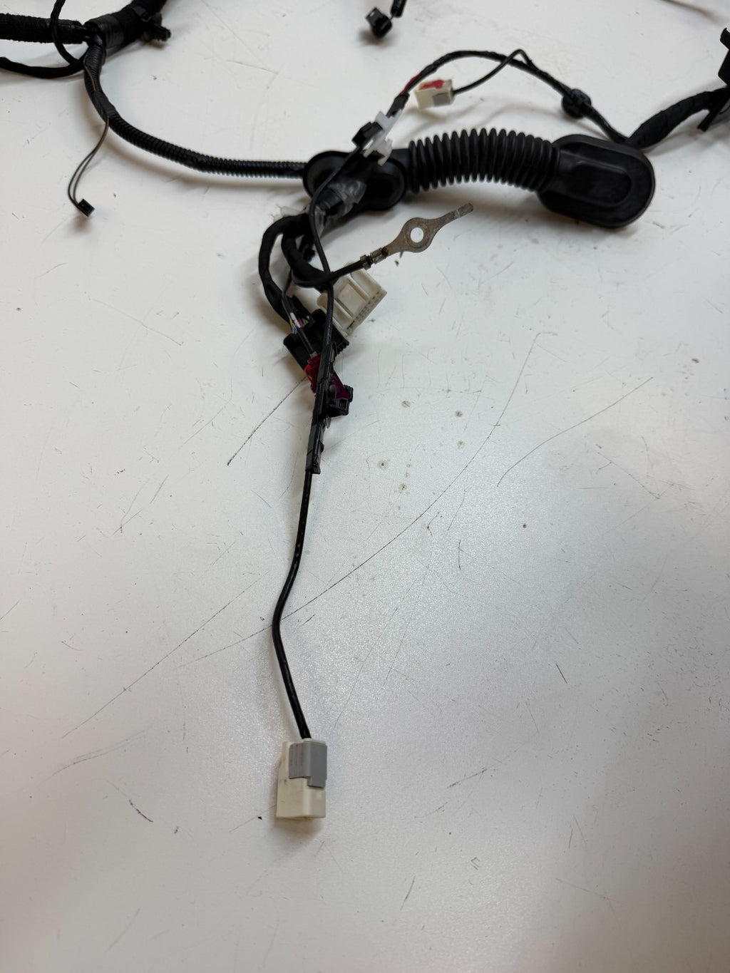 20-24 Tesla Model Y Rear Liftgate Trunk Wiring Harness & Connector 1616689-00-E