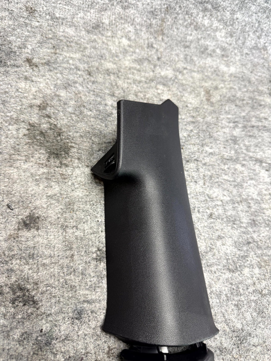 ♦️17–23 TESLA MODEL 3 REAR RIGHT SIDE C-PILLAR UPPER TRIM COVER OEM, 1086277-00H