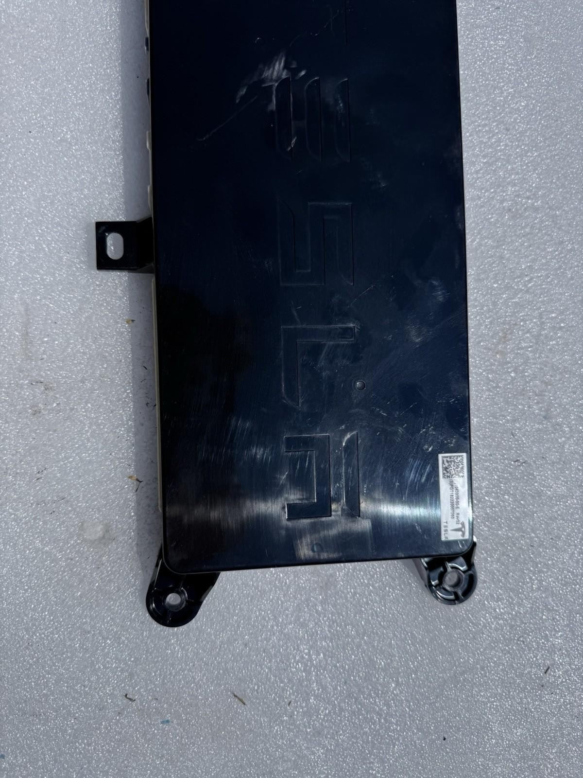 ♦️2016 - 2020 TESLA MODEL X REAR CHASSIS BODY CONTROL MODULE OEM, 1043900-10-D