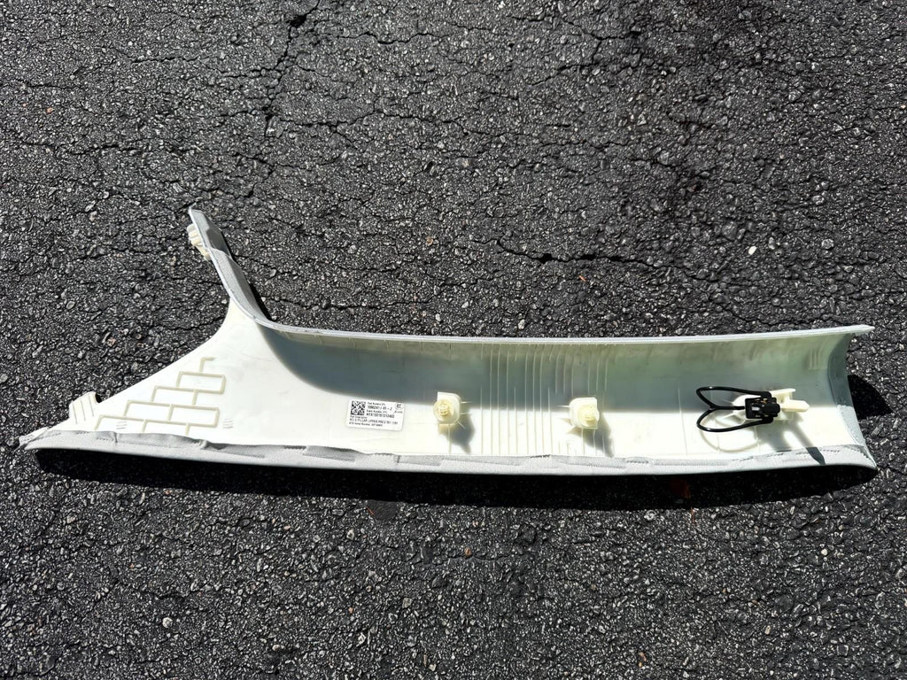 ♦️2017-2023 TESLA MODEL 3 FRONT RIGHT WINDSHIELD A PILLAR TRIM OEM, 1086241-91-J