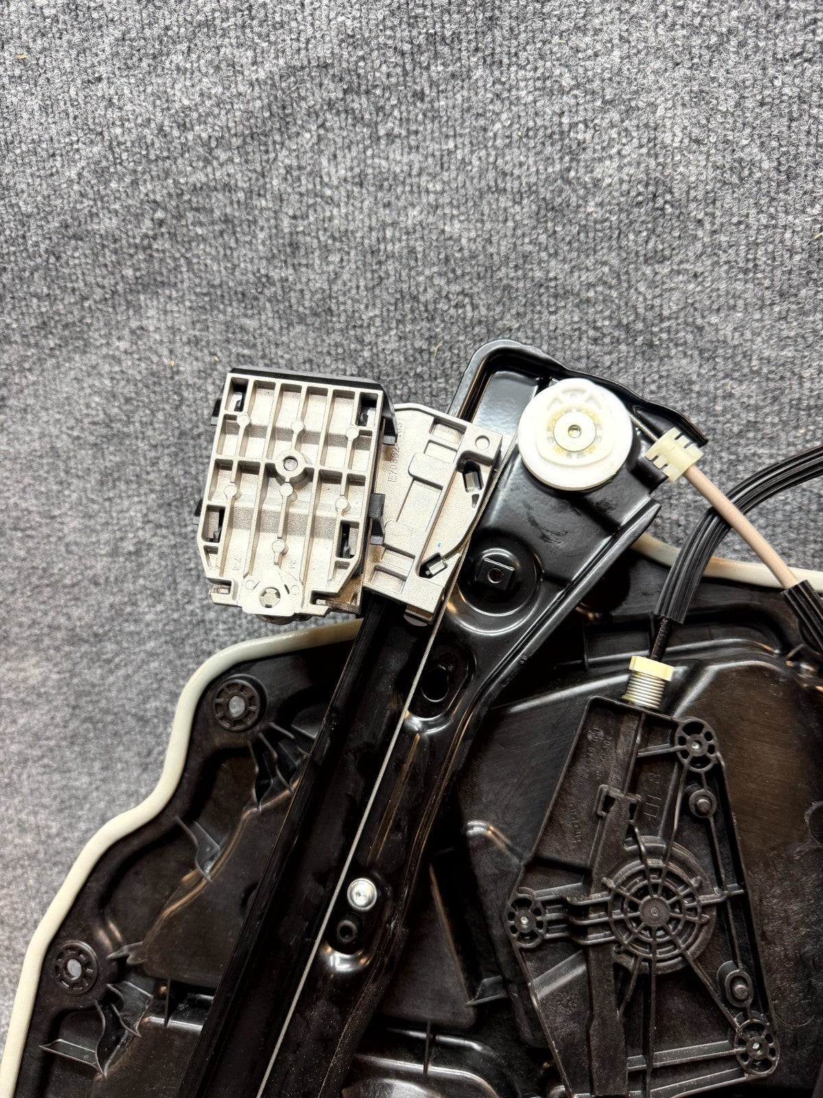 2020-2024 TESLA MODEL Y REAR LEFT DOOR WINDOW REGULATOR & MOTOR OEM, 149551201J