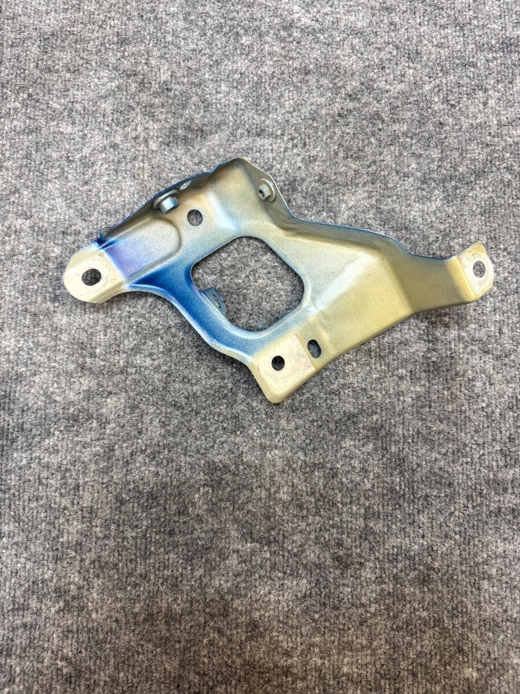 2017‑2023 TESLA MODEL 3 FRONT LEFT SIDE FENDER SUPPORT BRACKET OEM, 1086017-00-D