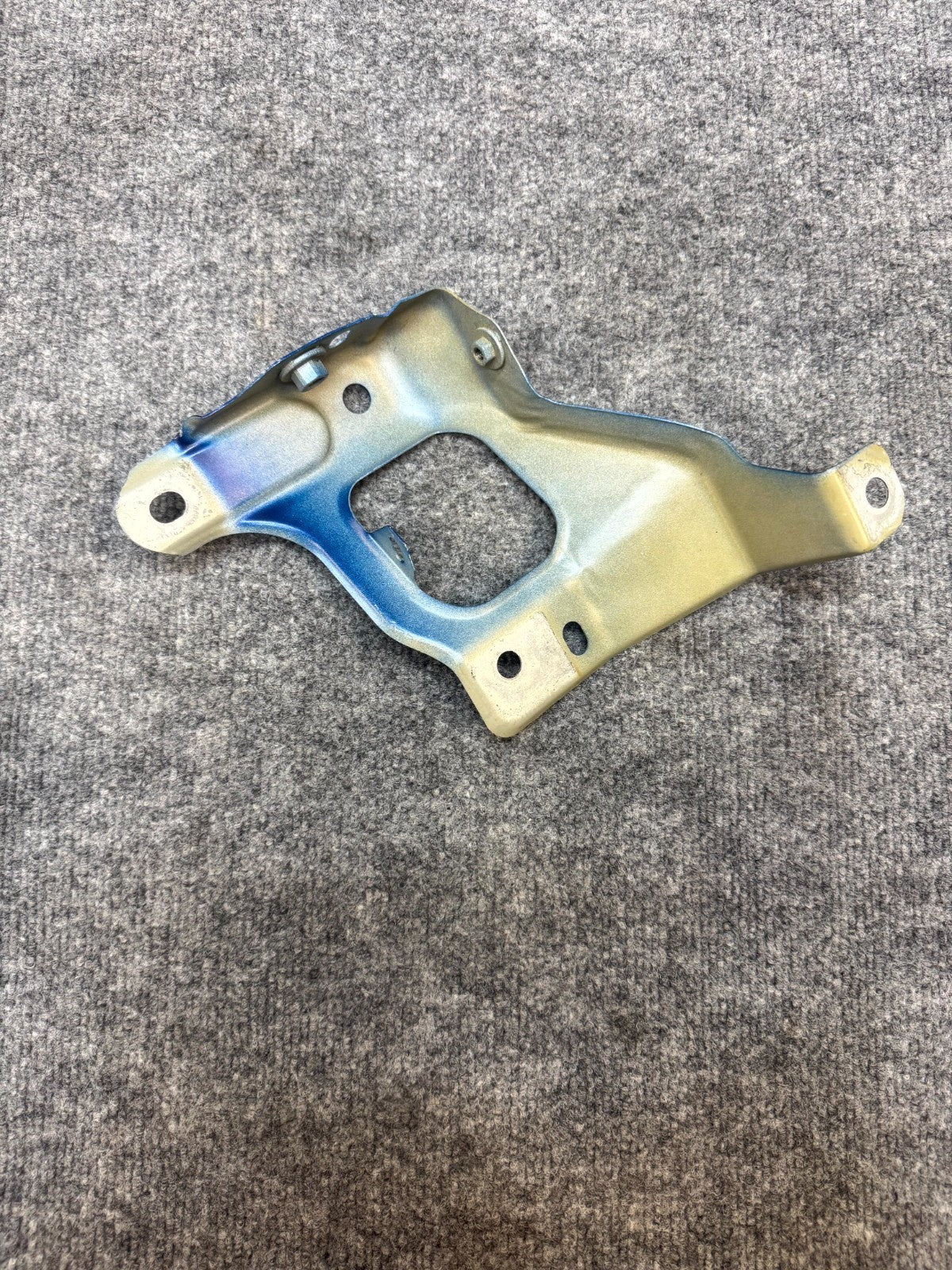 2017‑2023 TESLA MODEL 3 FRONT LEFT SIDE FENDER SUPPORT BRACKET OEM, 1086017-00-D