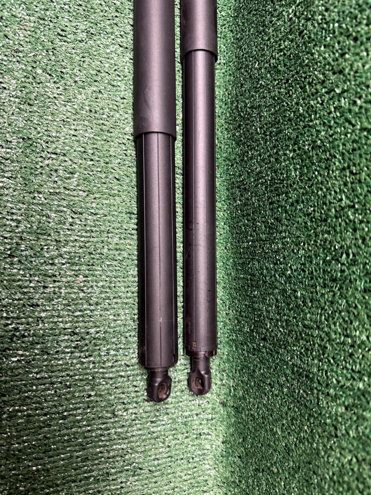 ♦️20-24 TESLA MODEL Y REAR LEFT & RIGHT TRUNK SHOCK STRUT OEM, 1500602-00-A
