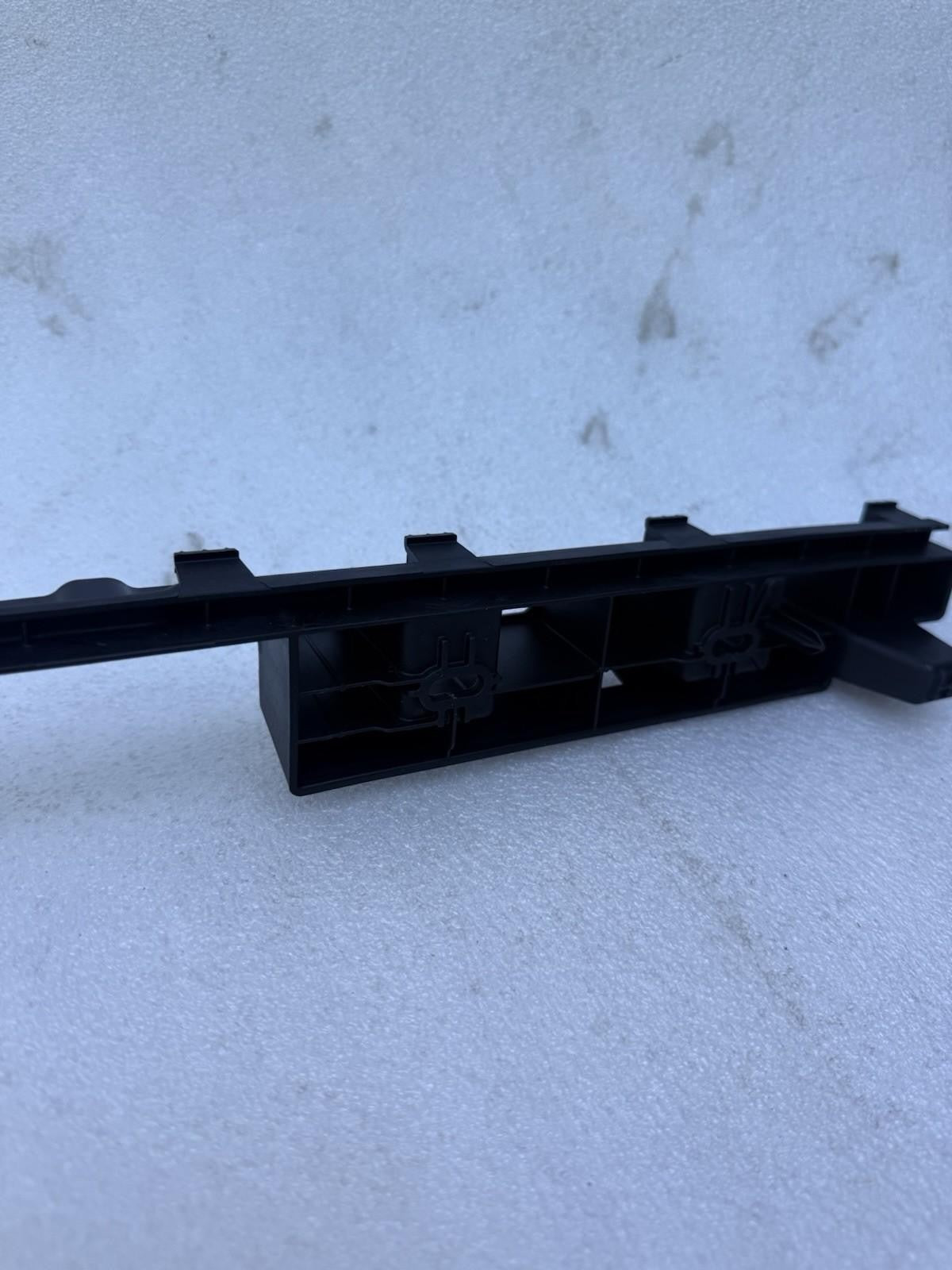 ♦️16 - 20 TESLA MODEL X REAR RIGHT SIDE DOOR LATCH LOWER BRACKET OEM, 105372600B