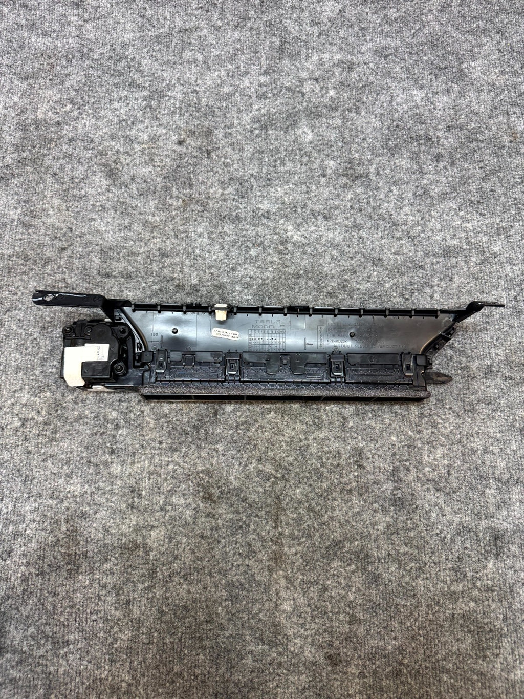 2017–2023 TESLA MODEL 3 FRONT RIGHT AIR VENT GRILLE COVER TRIM OEM, 1083325-00-G