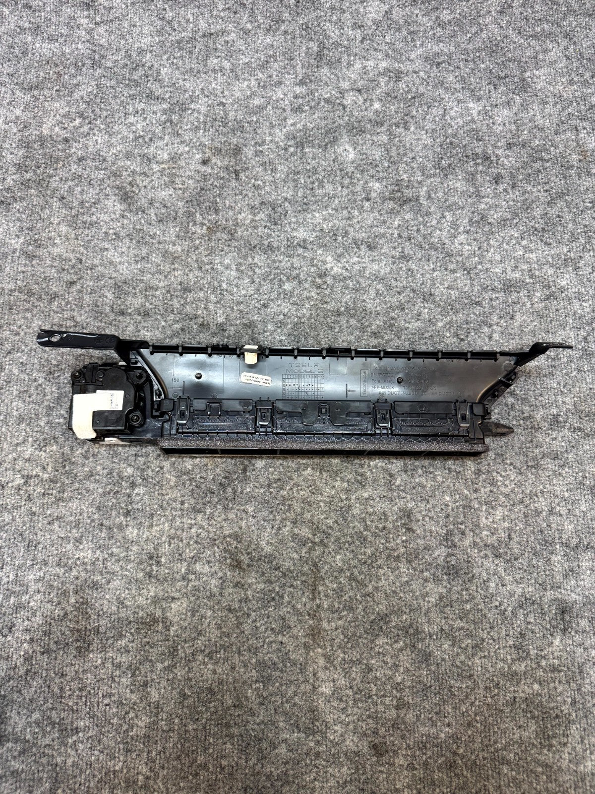 2017–2023 TESLA MODEL 3 FRONT RIGHT AIR VENT GRILLE COVER TRIM OEM, 1083325-00-G