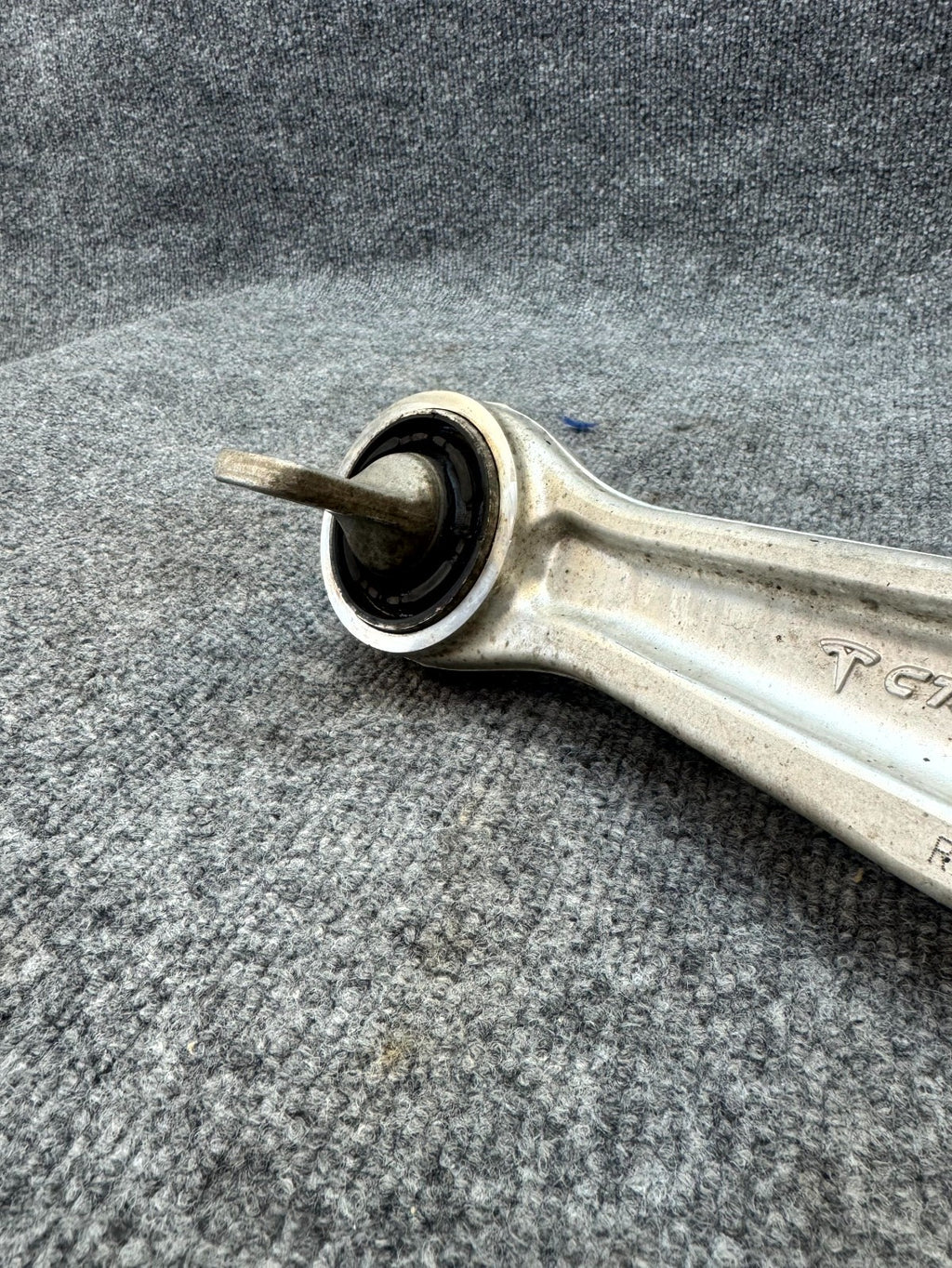 2017 - 2023 TESLA MODEL 3 FRONT RIGHT / LEFT LOWER CONTROL ARM OEM, 1044341-00-D