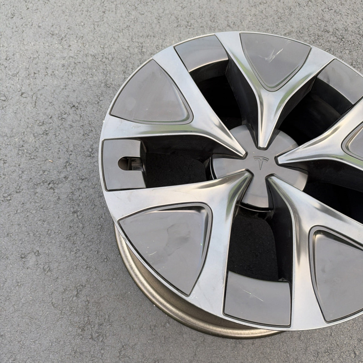 2025-2026 TESLA MODEL Y REAR 21" OEM WHEEL 21X9.5 RIM ARACHNID 2.0 2188228-00-A
