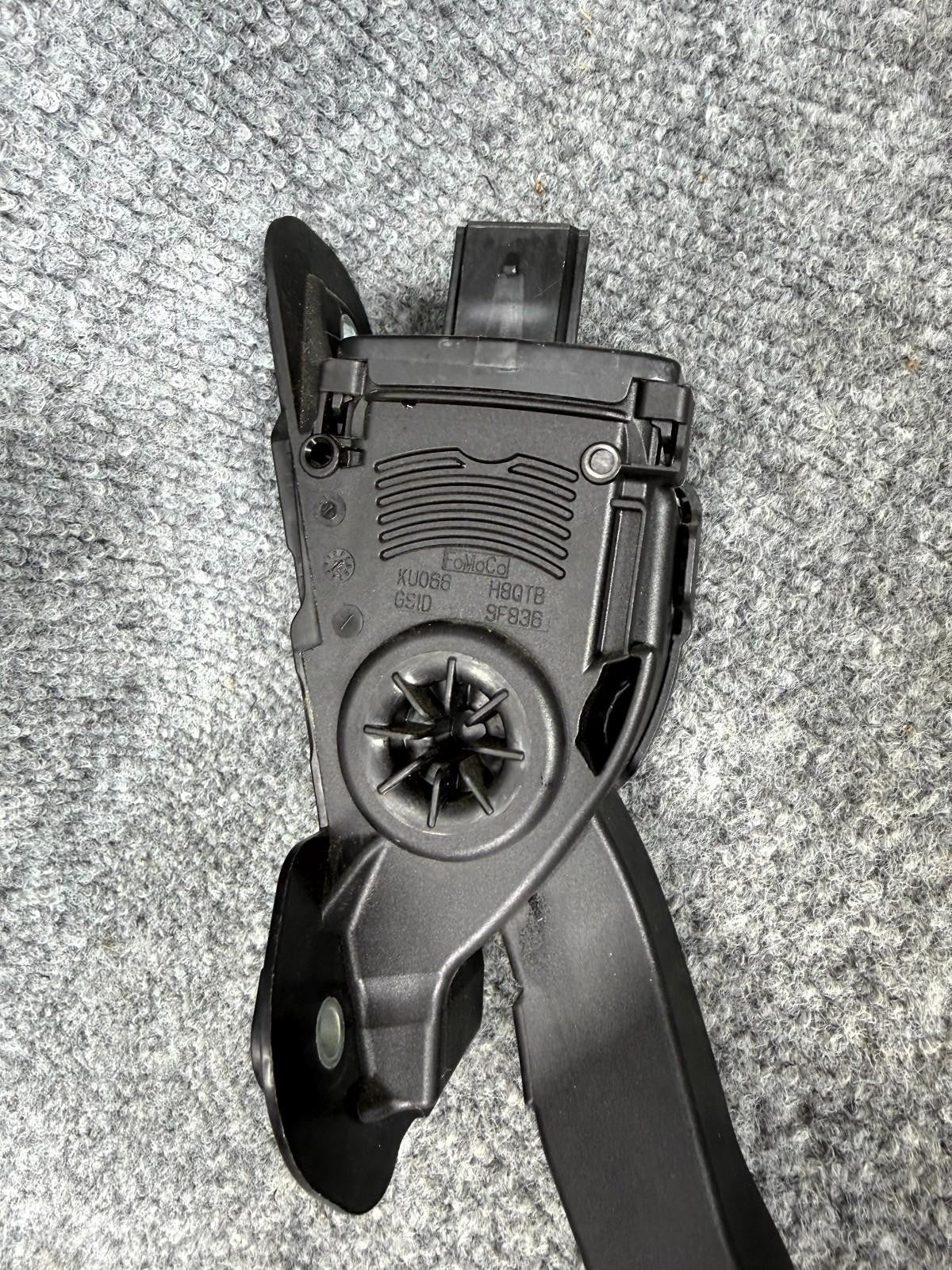 2012 - 2020 Tesla Model S Accelerator Throttle Pedal Assembly OEM, 6PV933370-17