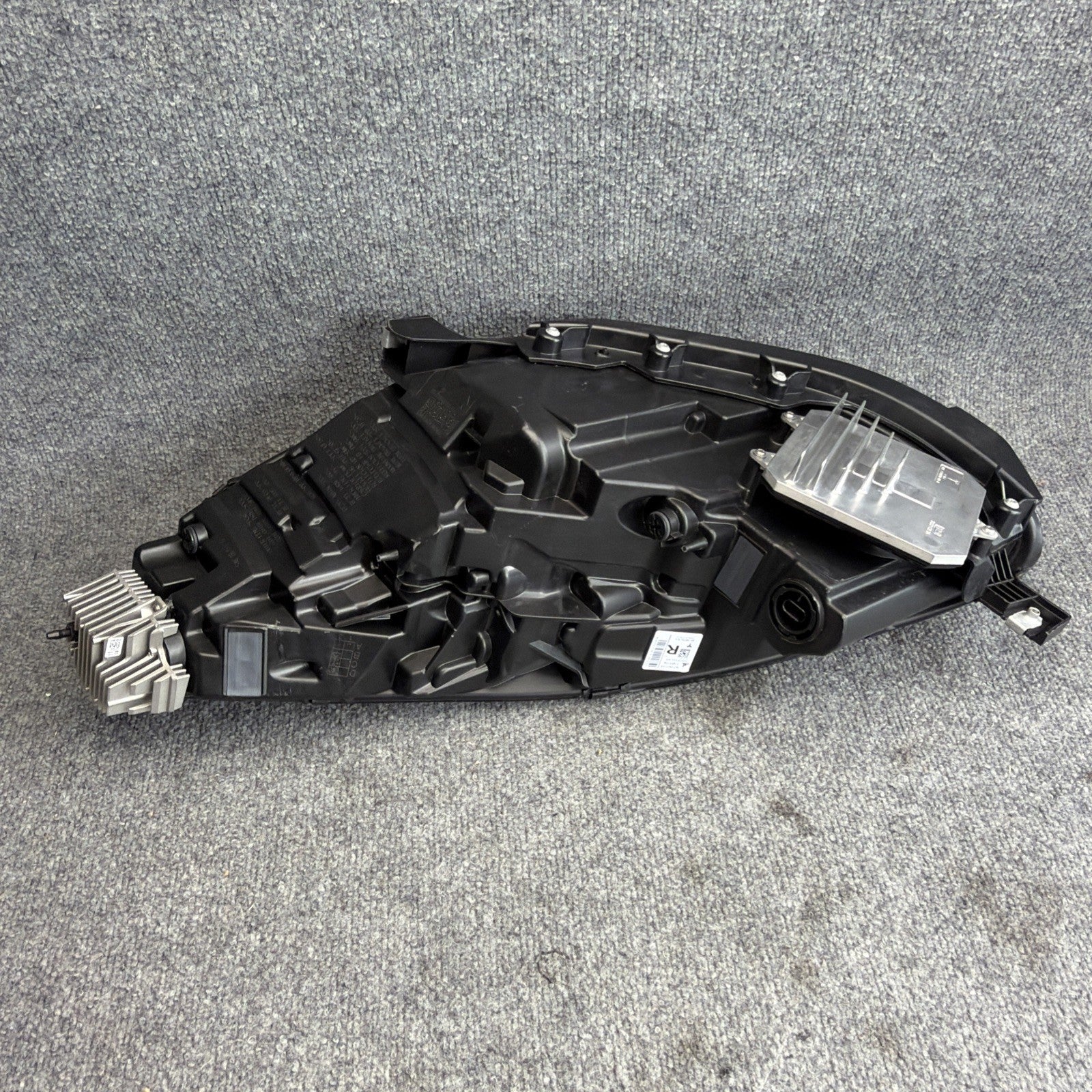 10-22 Tesla Model 3-Y Headlamp Assembly Up-Level Right Hand 2085750-00-A OEM