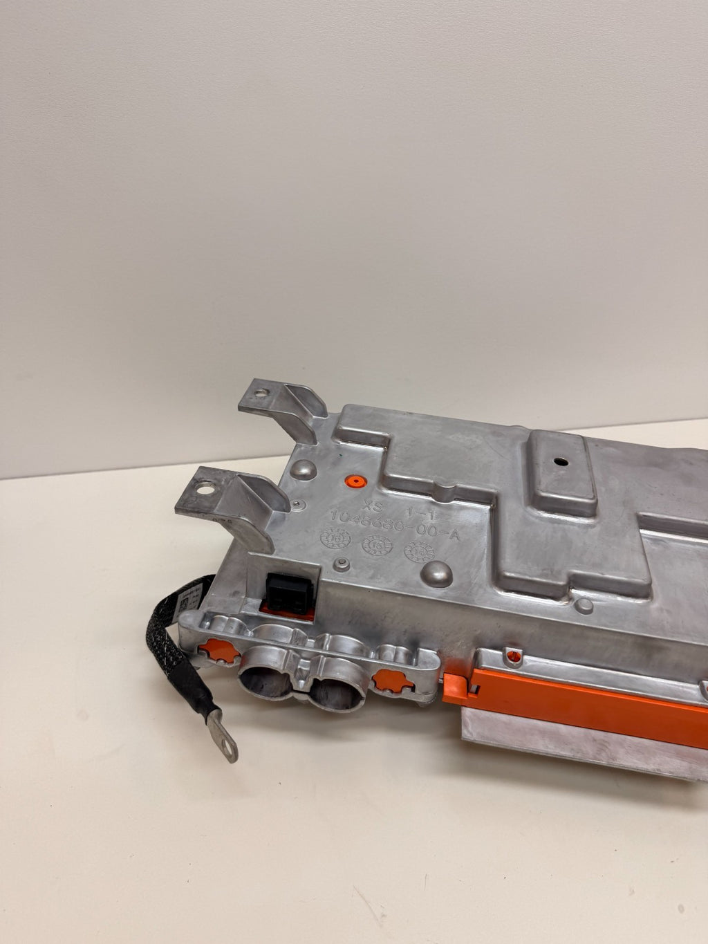 2012-15 Tesla Model S 1-Phase High Voltage Junction Box Dual Motor 1048680-00-A