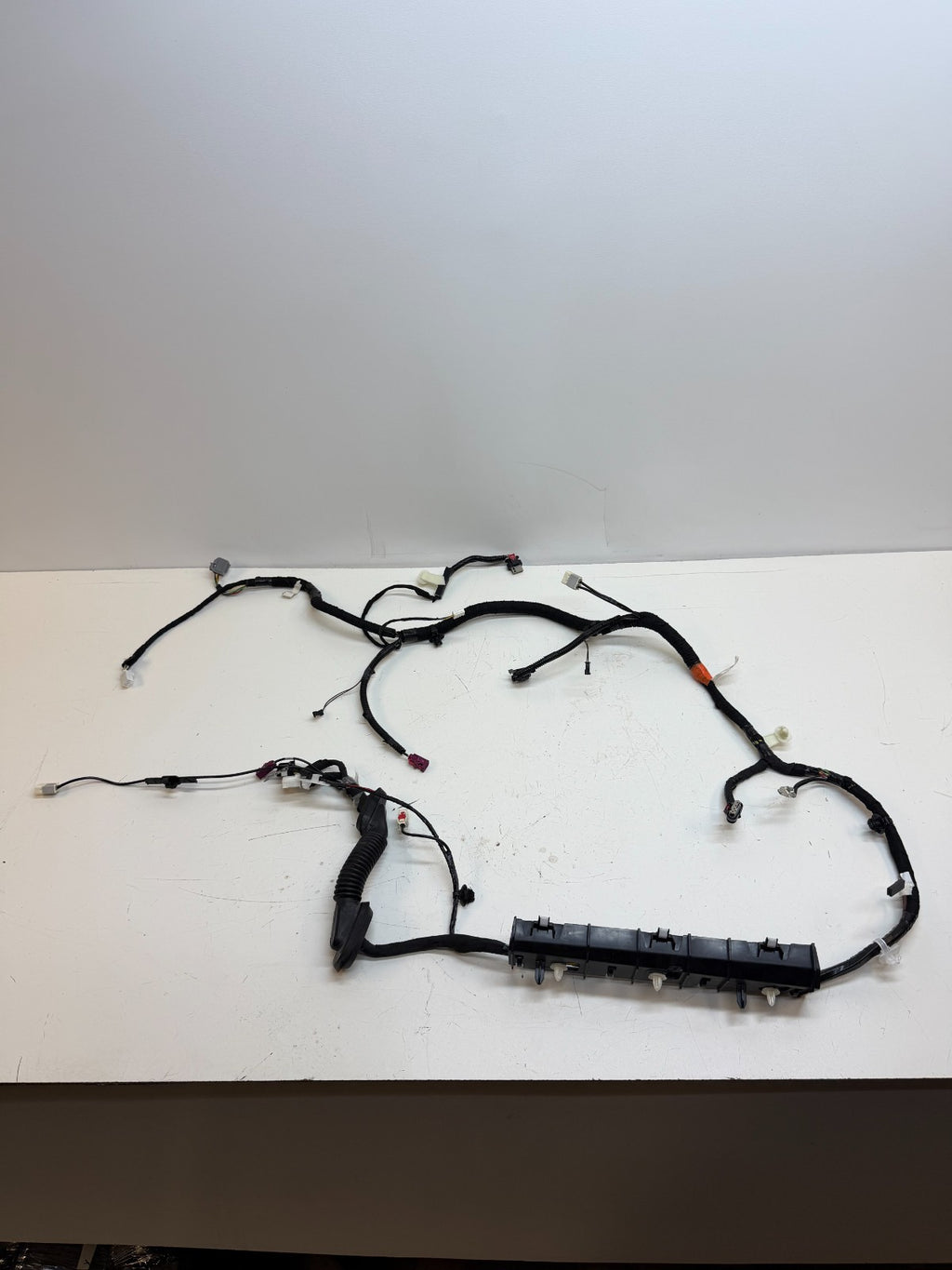 20-24 Tesla Model Y Rear Liftgate Trunk Wiring Harness & Connector 1616689-00-E