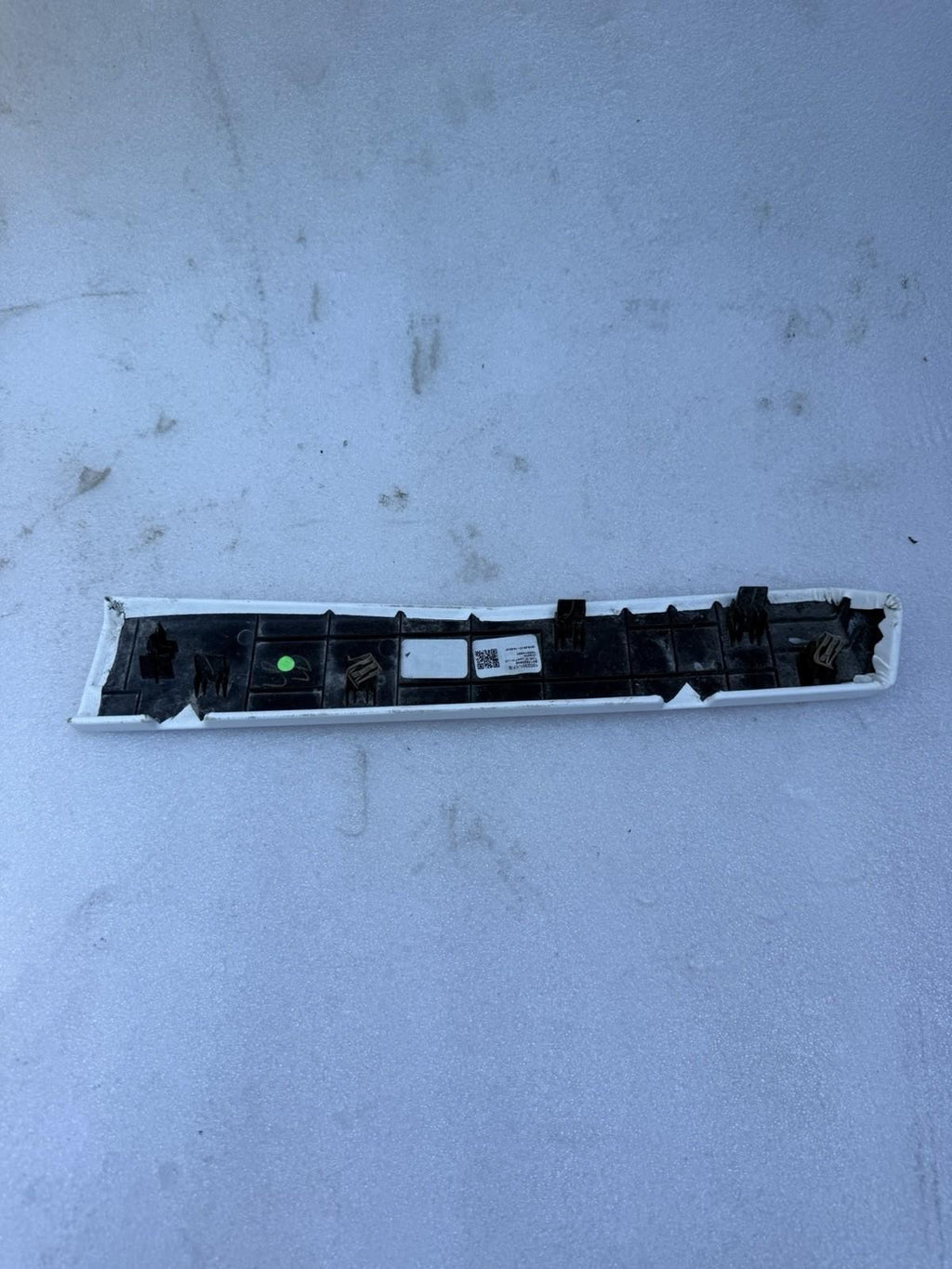 ♦️2016-2020 TESLA MODEL X FRONT RIGHT SIDE GLOVE BOX LOWER TRIM OEM, 1002301-17